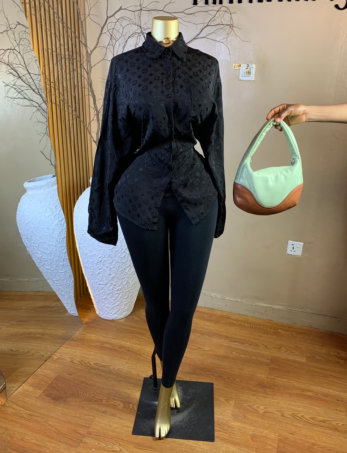 LOLA7 SIZE16 Shirt only
