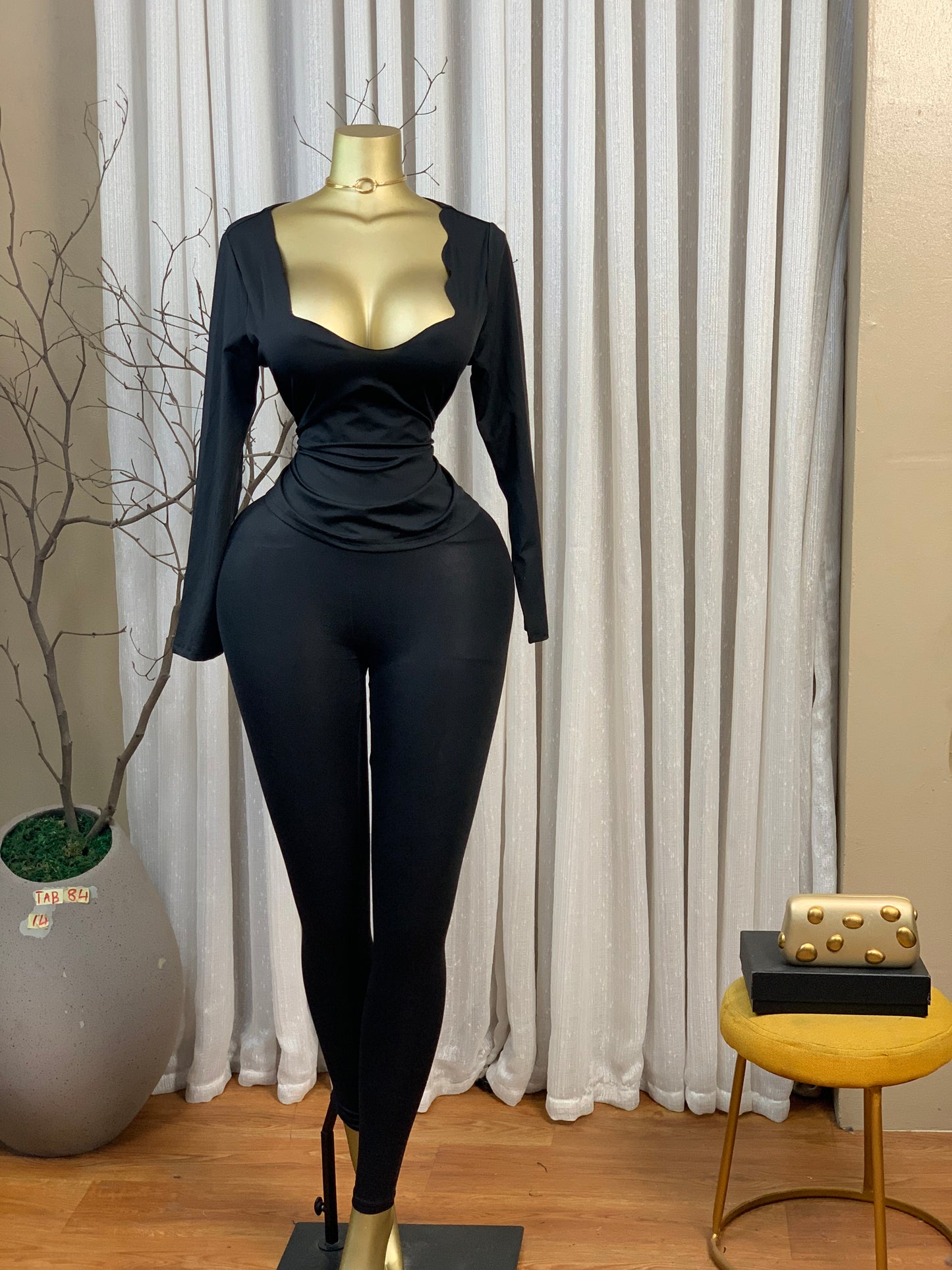 TAB84 SIZE14 Black TOP