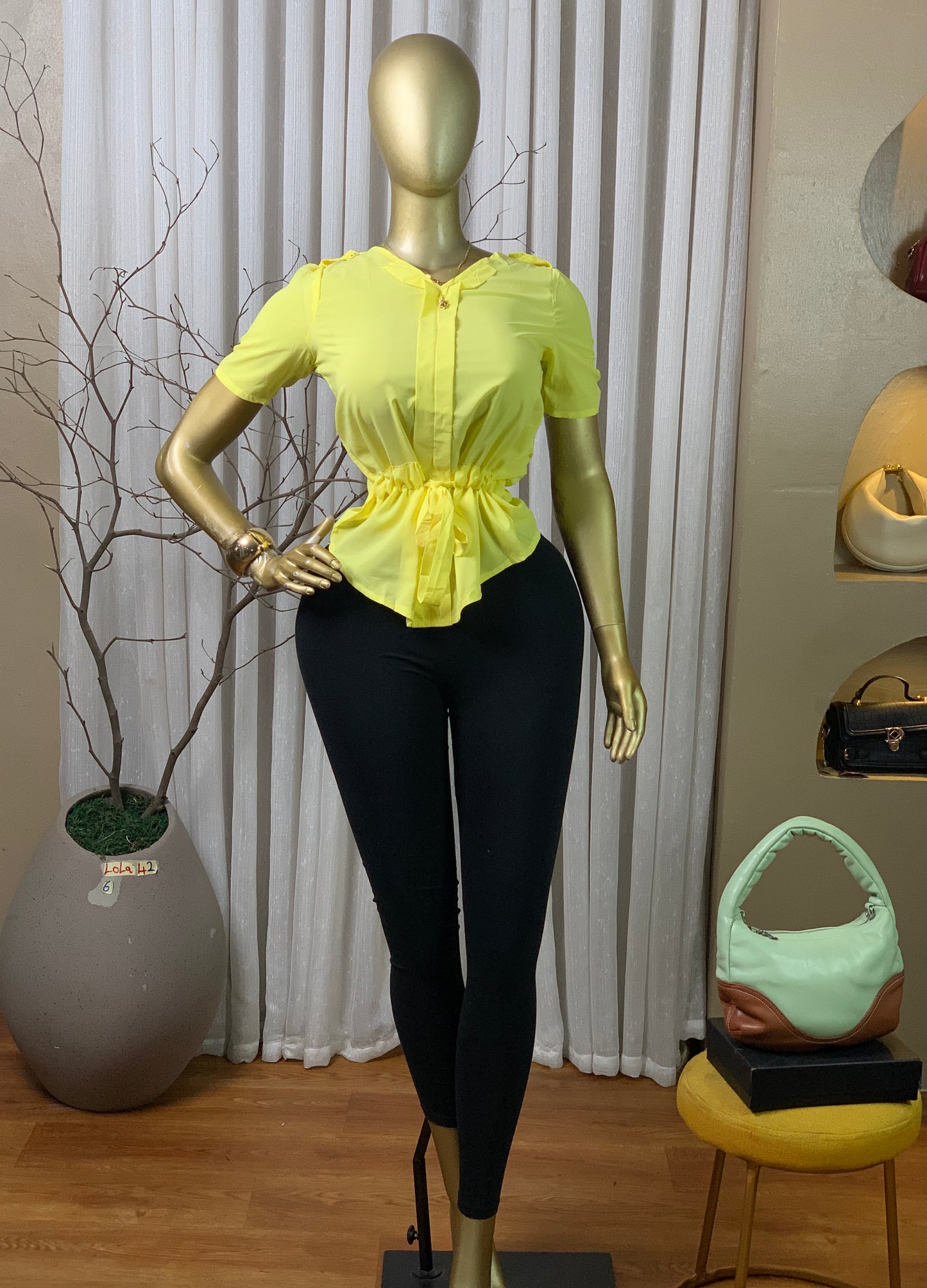 LOLA42 SIZE6 yellow top