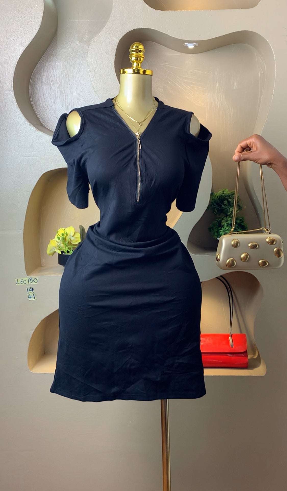 LEO180 BLACK DRESS SIZE14 Length41