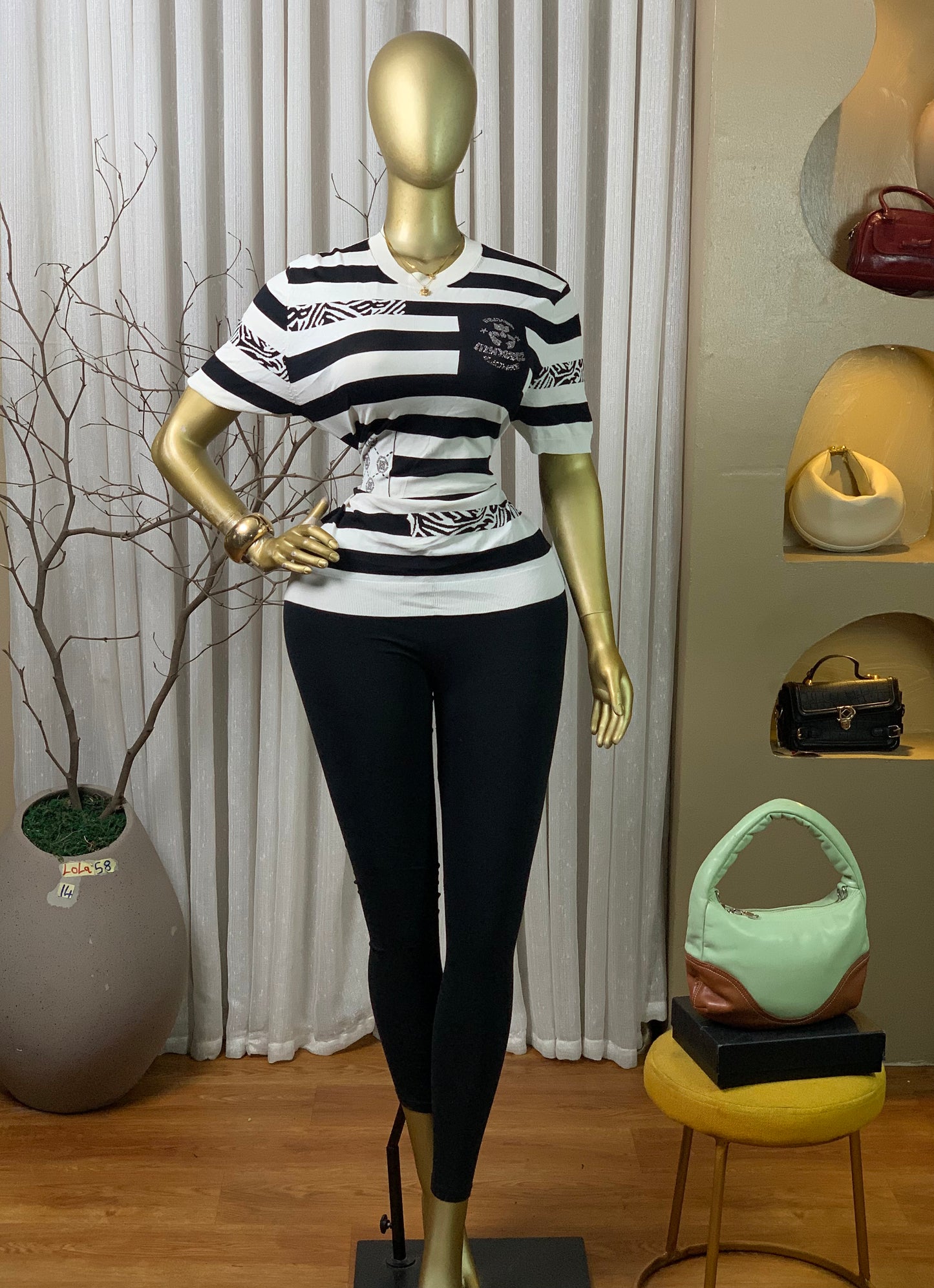 LOLA58 SIZE14 Top only