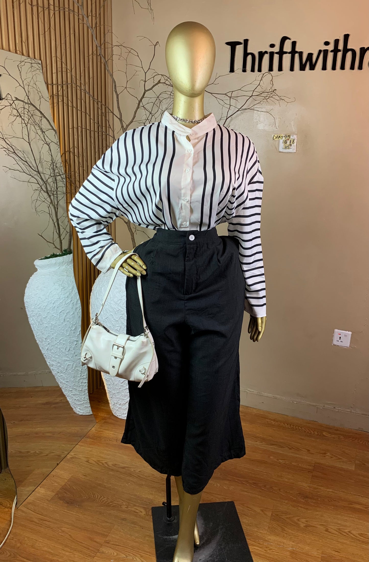 SIZE18 DRAY73 BLACK&WHITE TOP ONLY