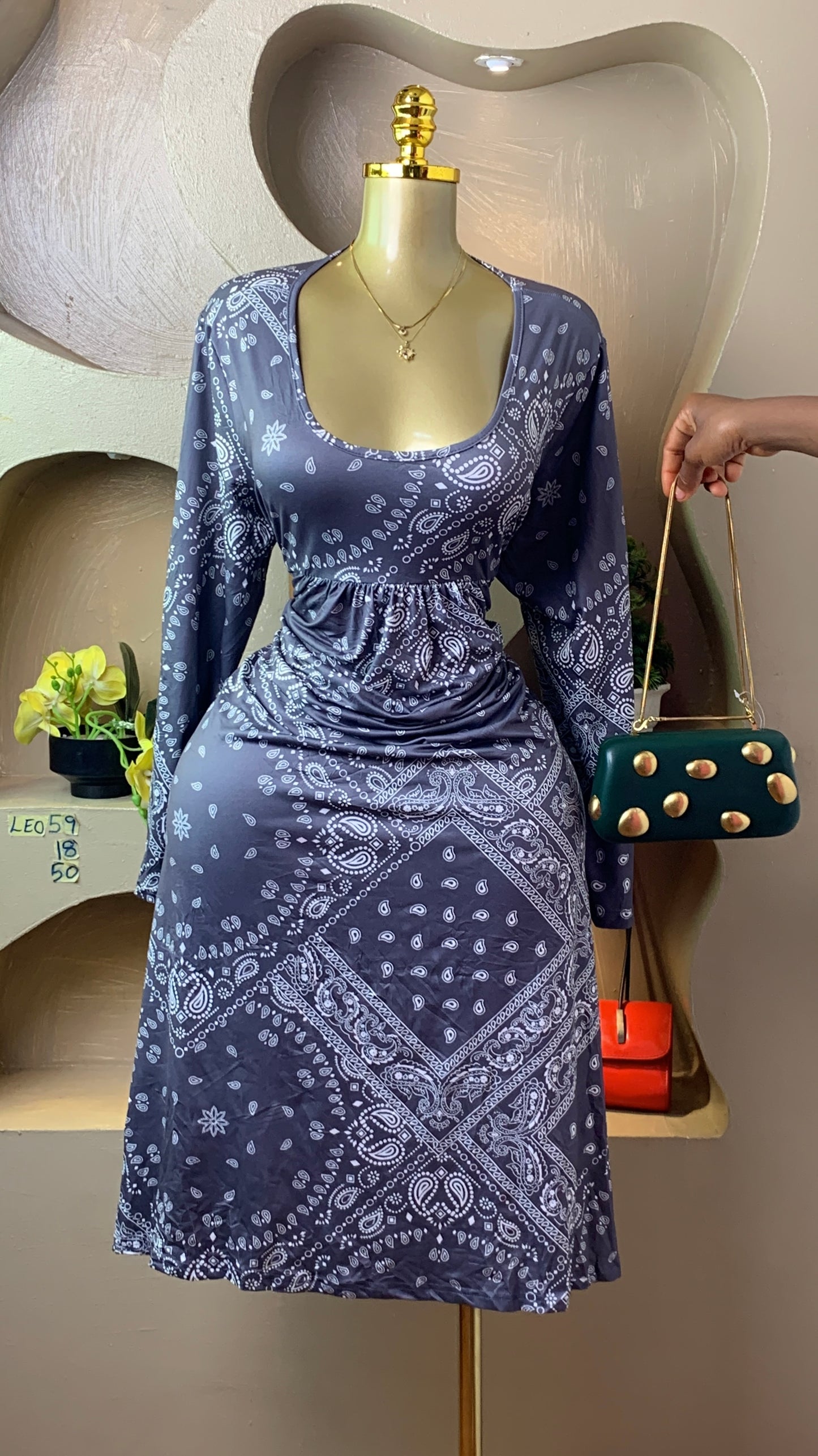 LEO59 GREY DRESS SIZE18 Length50 (little stain)