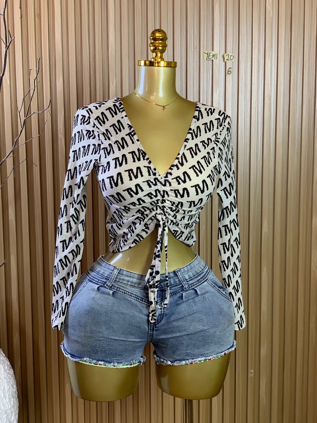 YEMI20 SIZE6(Top)Little stain