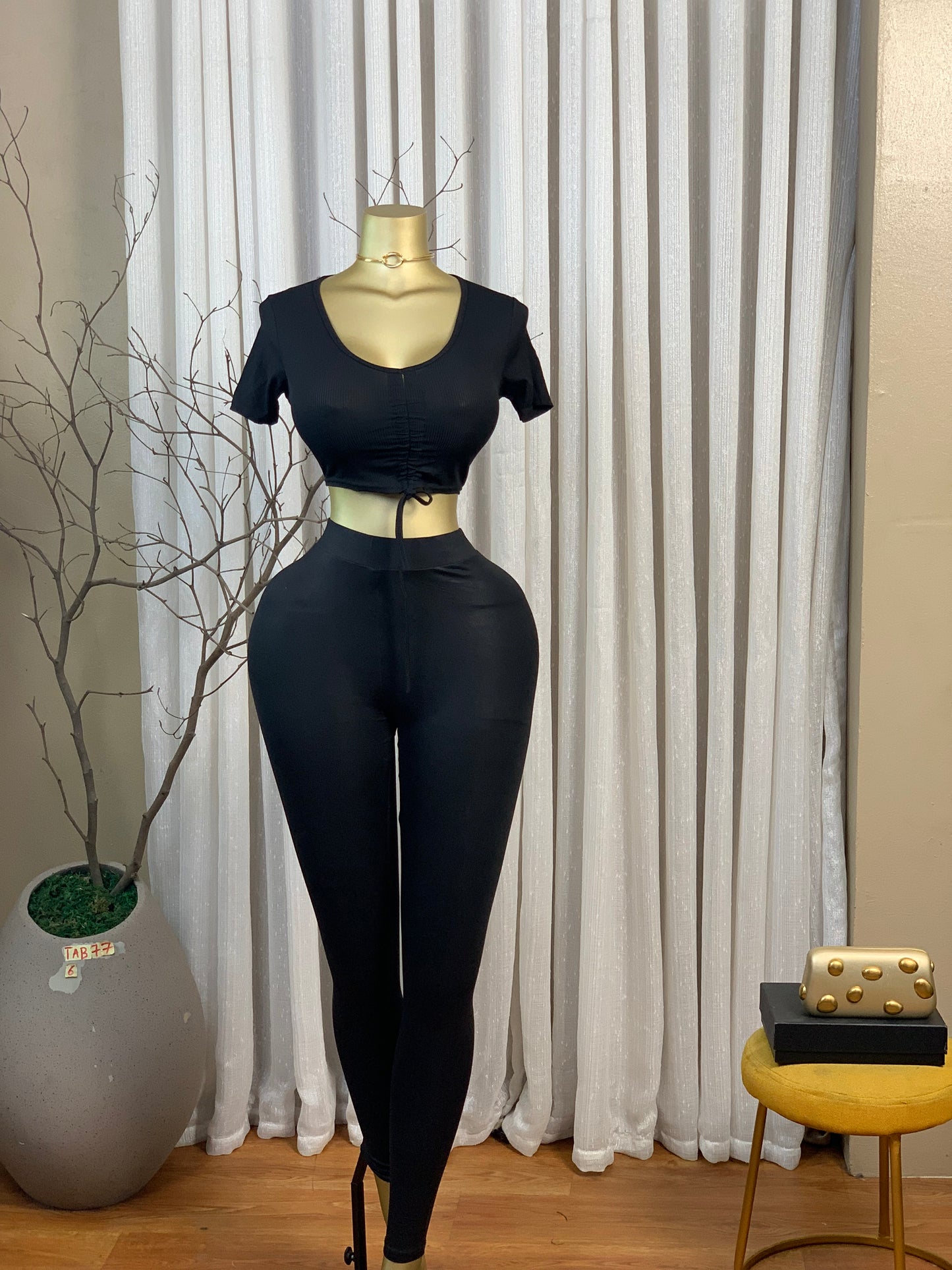 TAB77 SIZE6 Black TOP