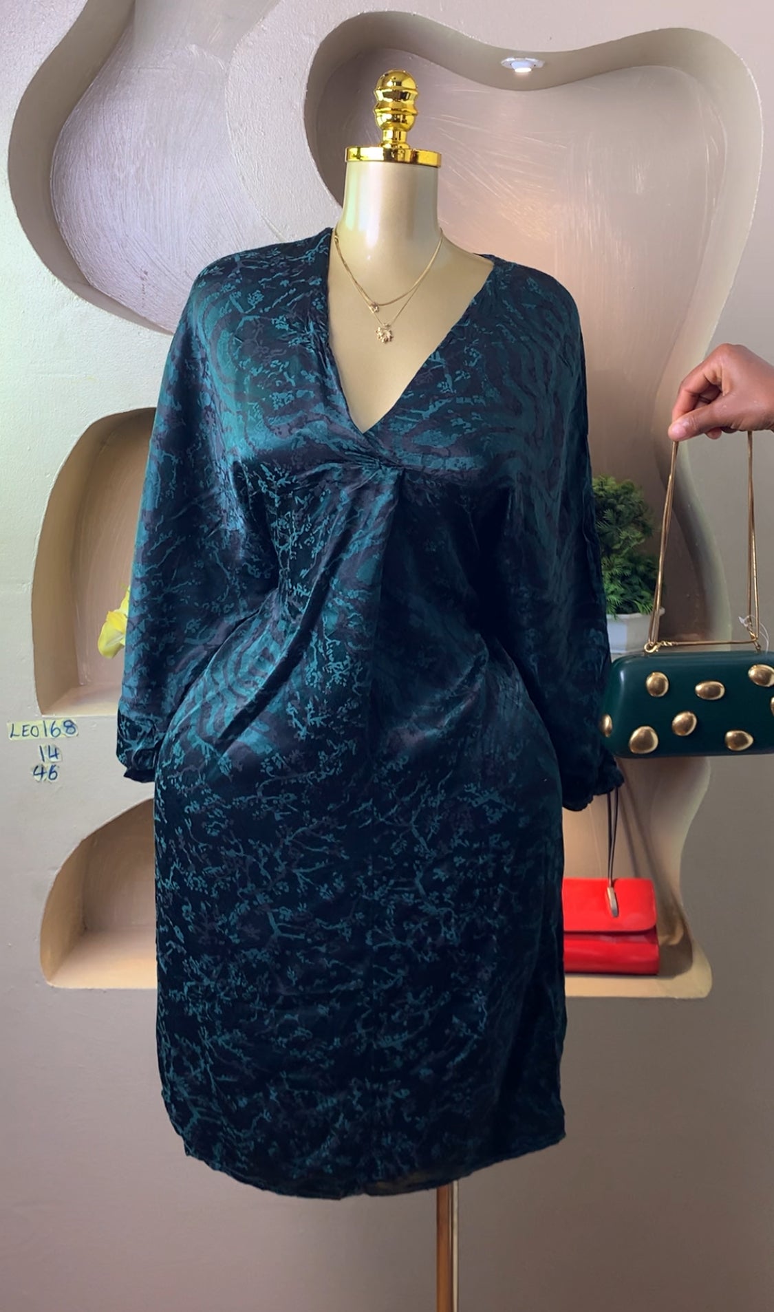 LEO168 GREEN DRESS SIZE4 Length46