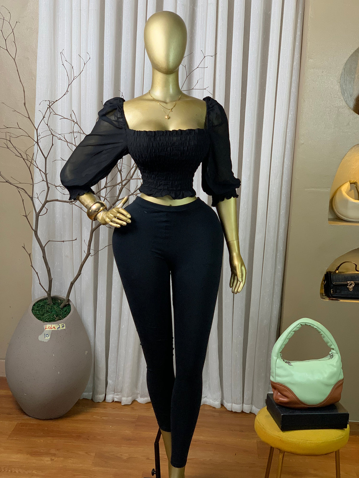LOLA27 SIZE10 black top