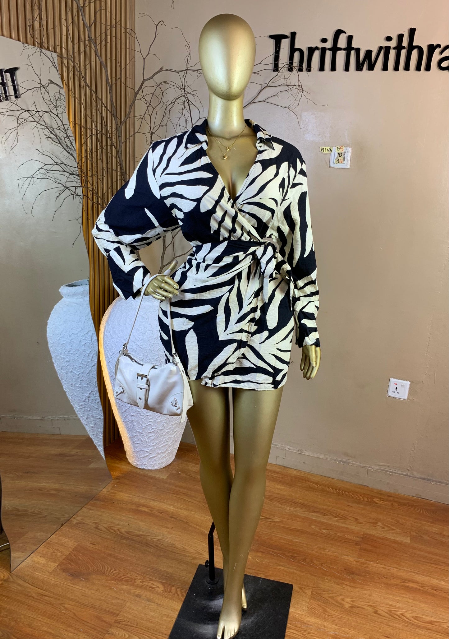 MINA55 SIZE10 Length34 white&black wrap dress
