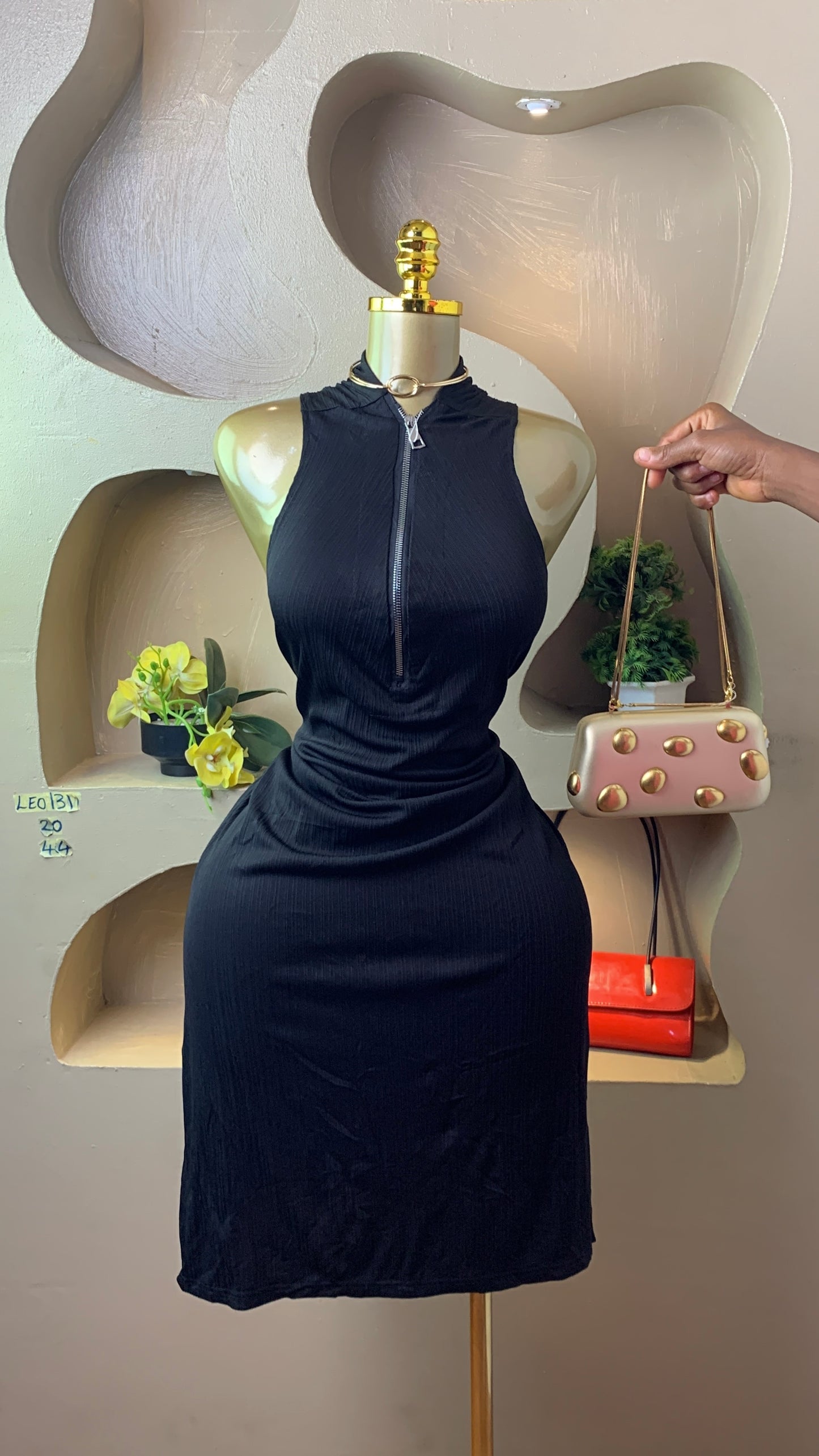 LEO121 BLACK DRESS SIZE20 Length44