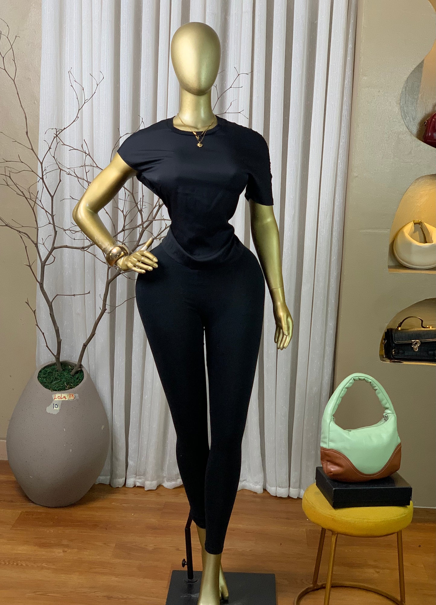 LOLA13 SIZE10 Black top only