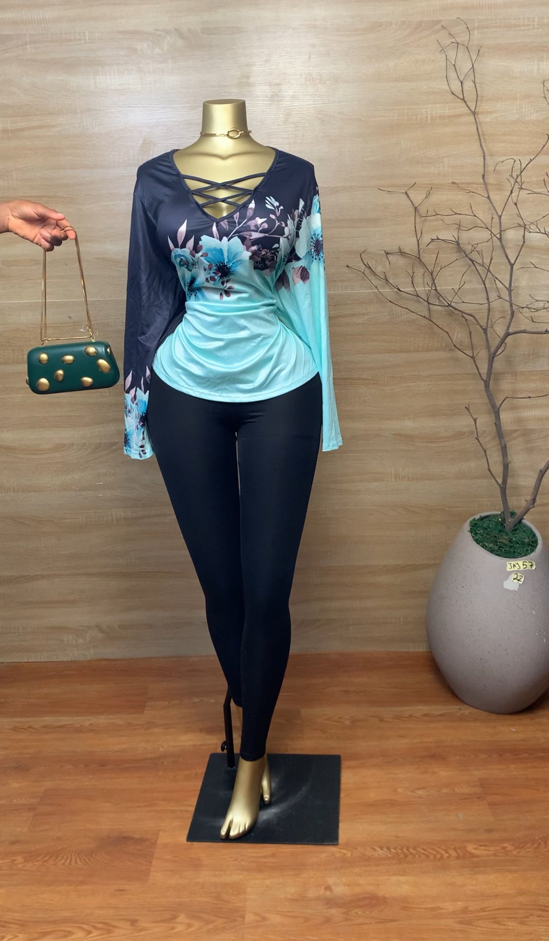 SIZE22 JAY57 Floral Top