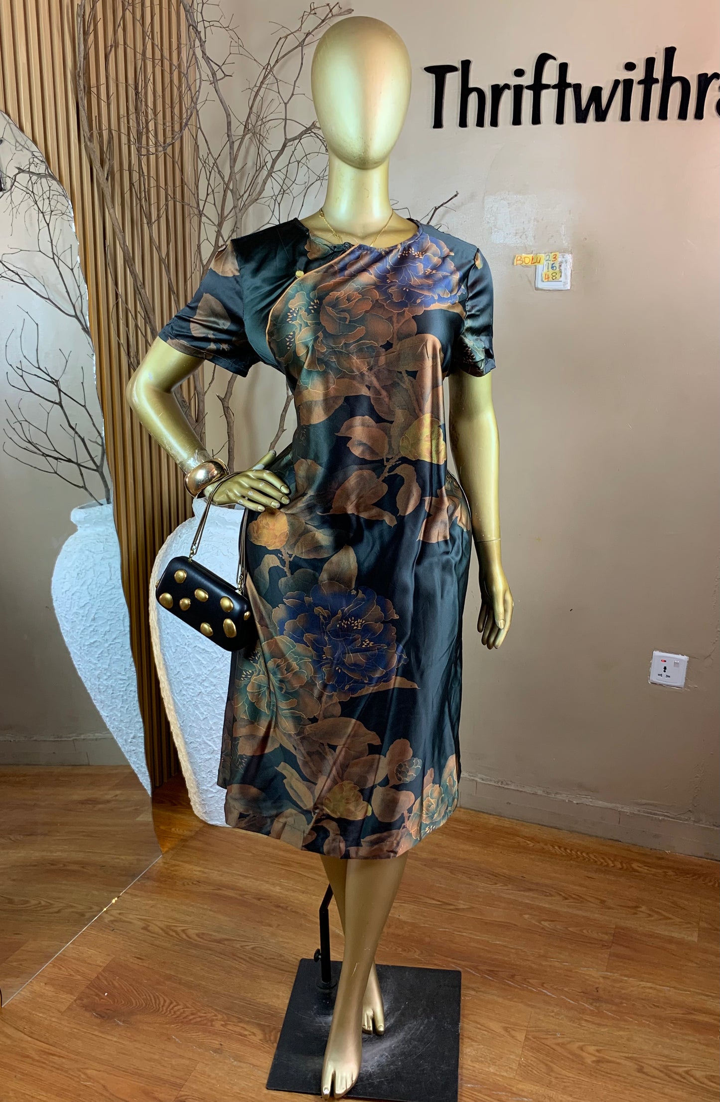 BOLU23 SIZE16 Length48 free dress(One button off)