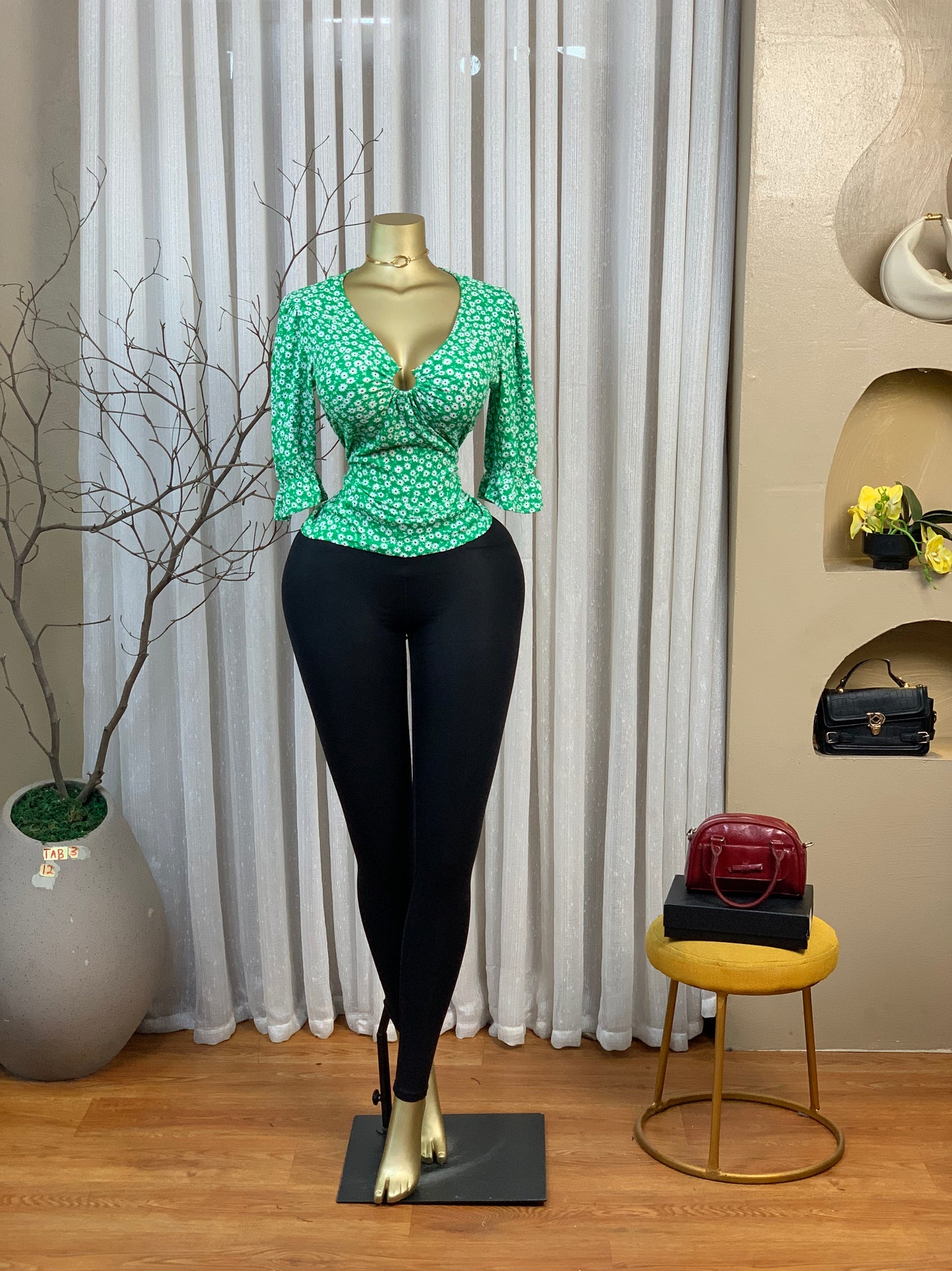 TAB3 SIZE12 Green&White floral TOP
