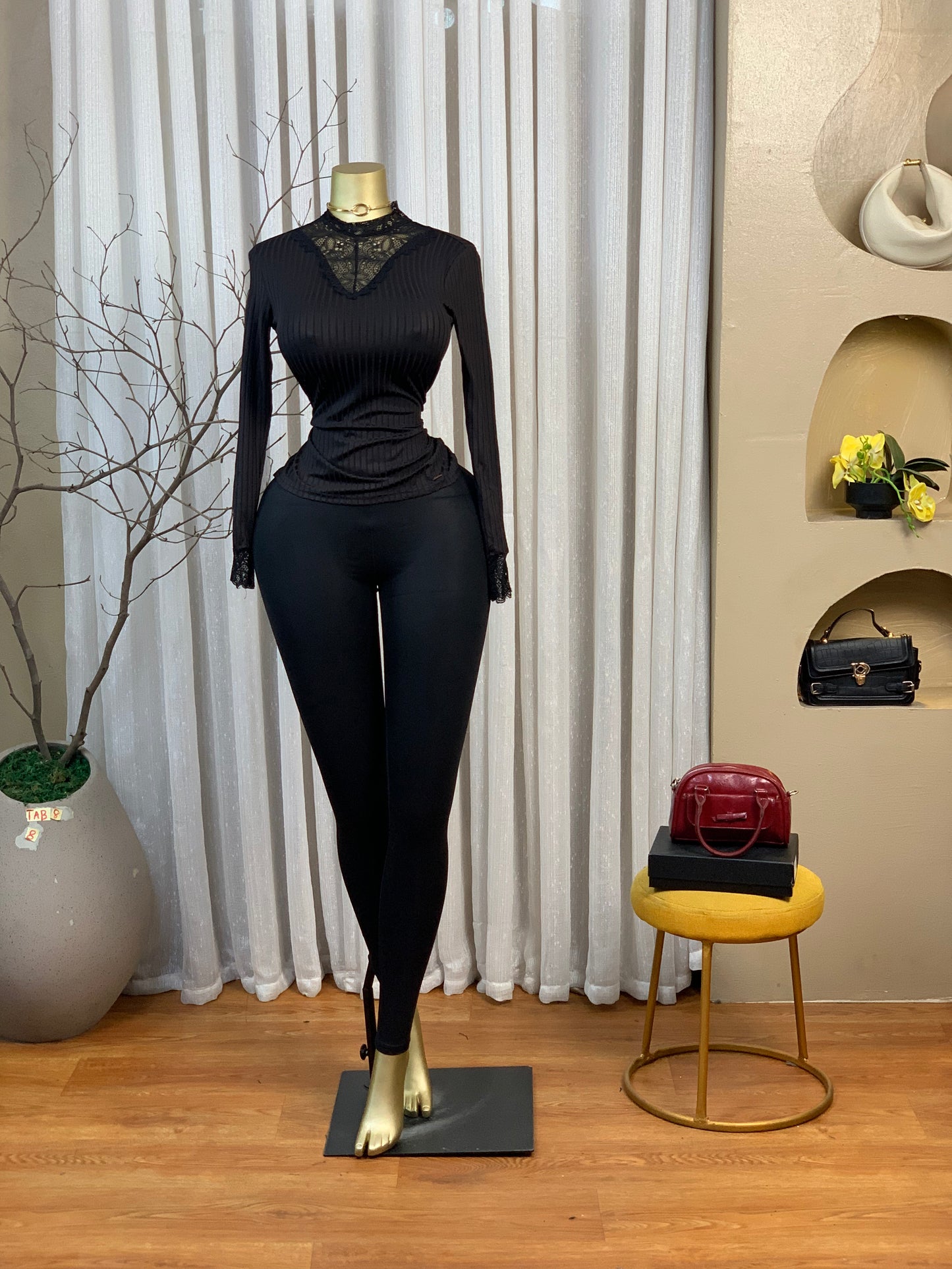 TAB8 SIZE8 Black TOP