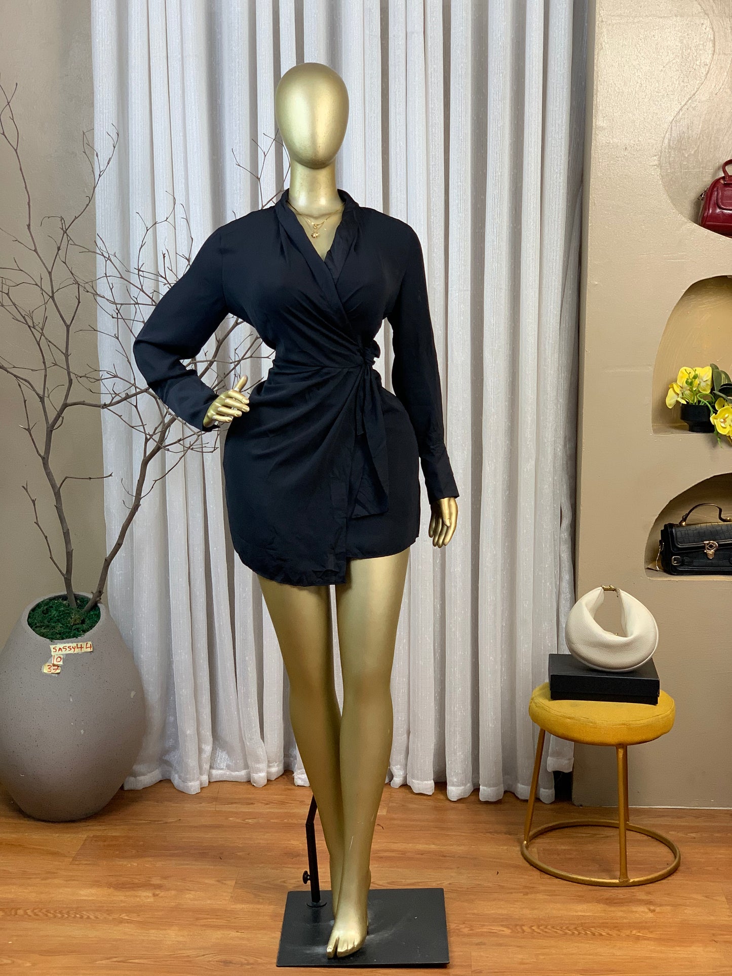 SASSY44 SIZE10 Black wrap dress Length37