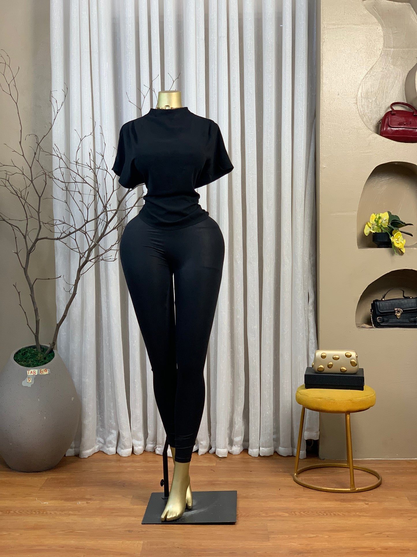TAB69 SIZE8 Black TOP