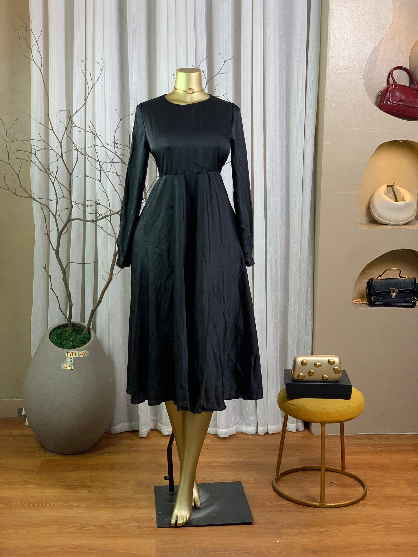 TITI20 SIZE12 Black DRESS Length49