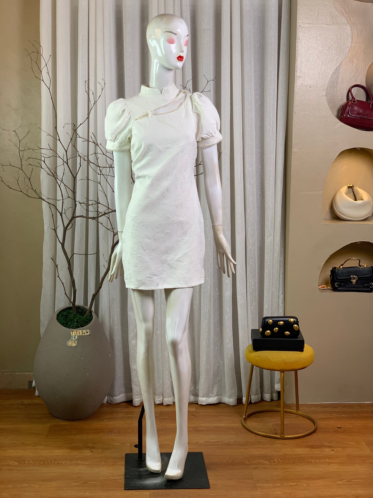 TITI44 SIZE6 White DRESS Length35