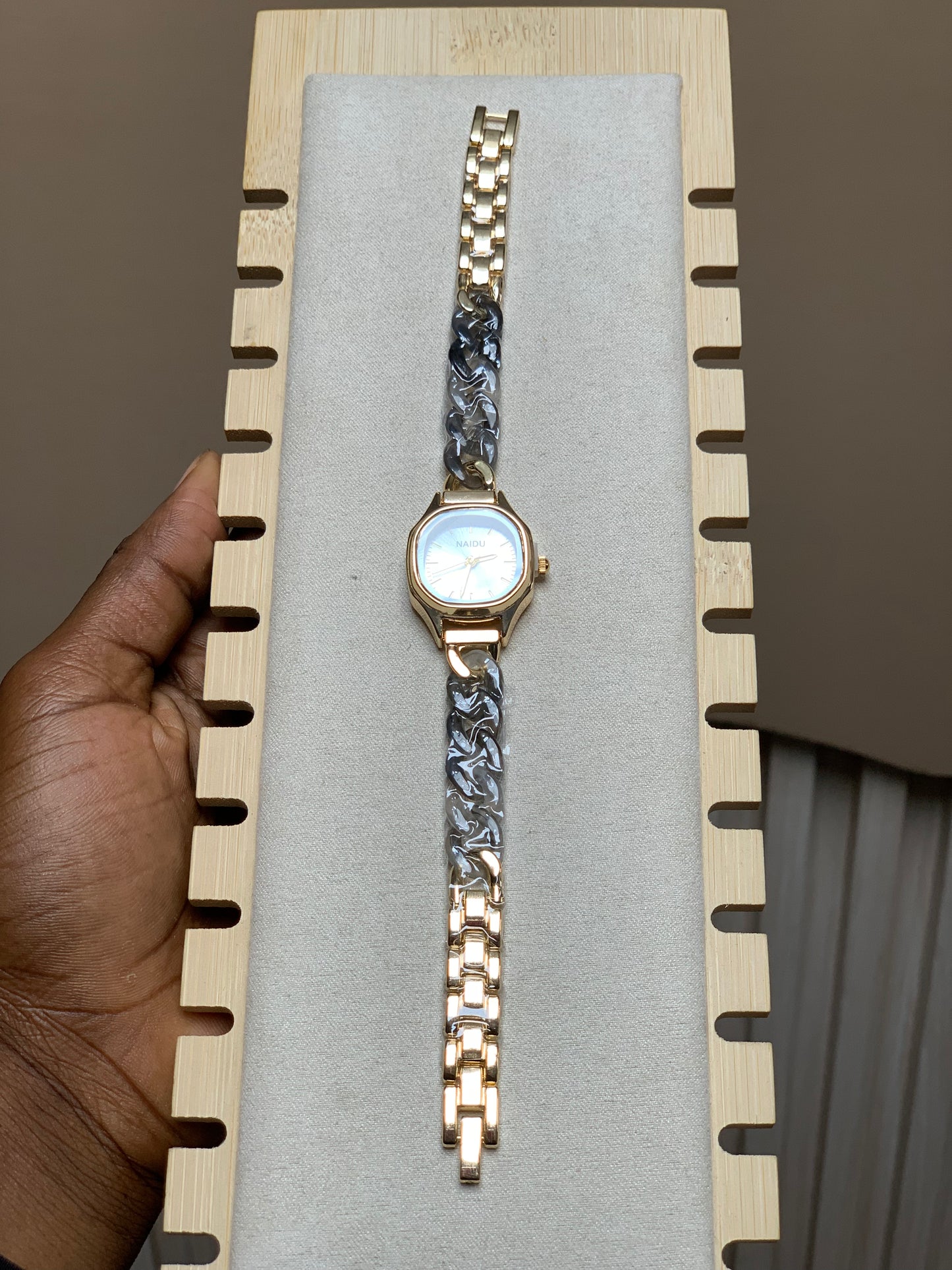 Wristwatch W4