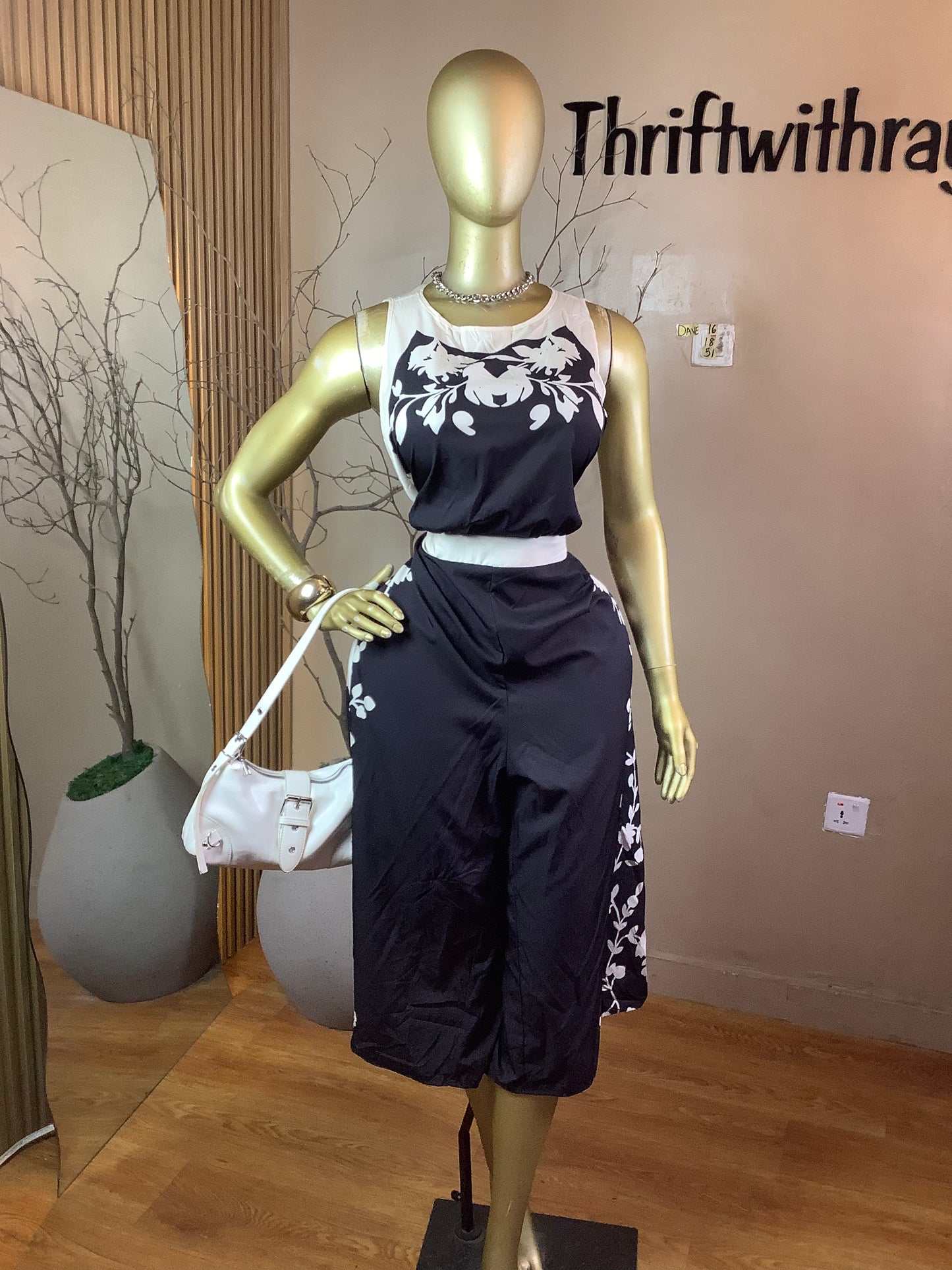 DAVE16 CREAM&BLACK JUMPSUIT SIZE18/20