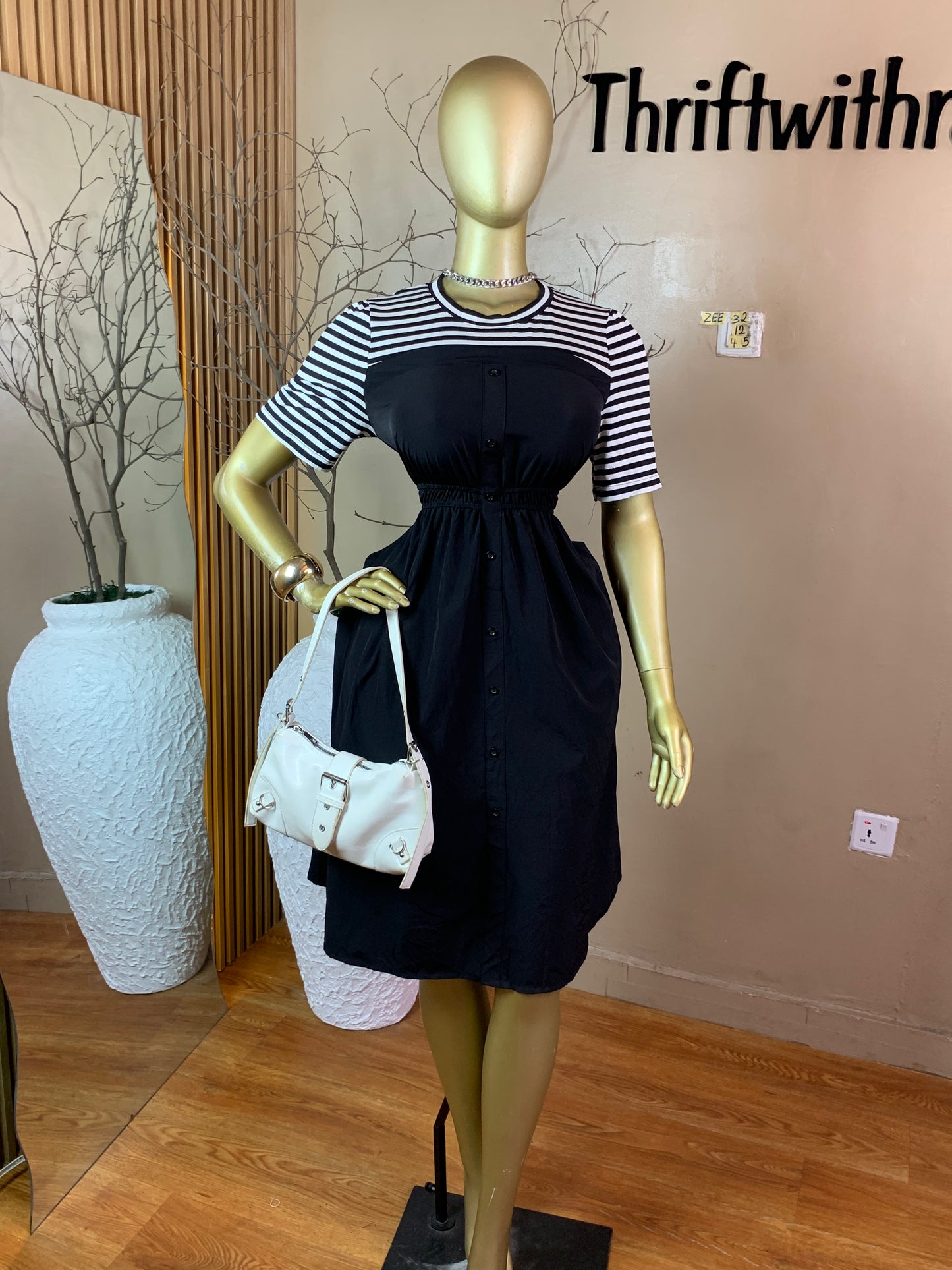 ZEE32 BLACK&WHITE DRESS SIZE12 Length45