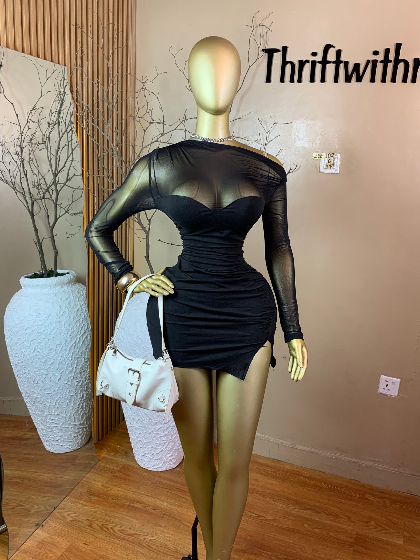 ZEE102 BLACK DRESS SIZE6 Length37