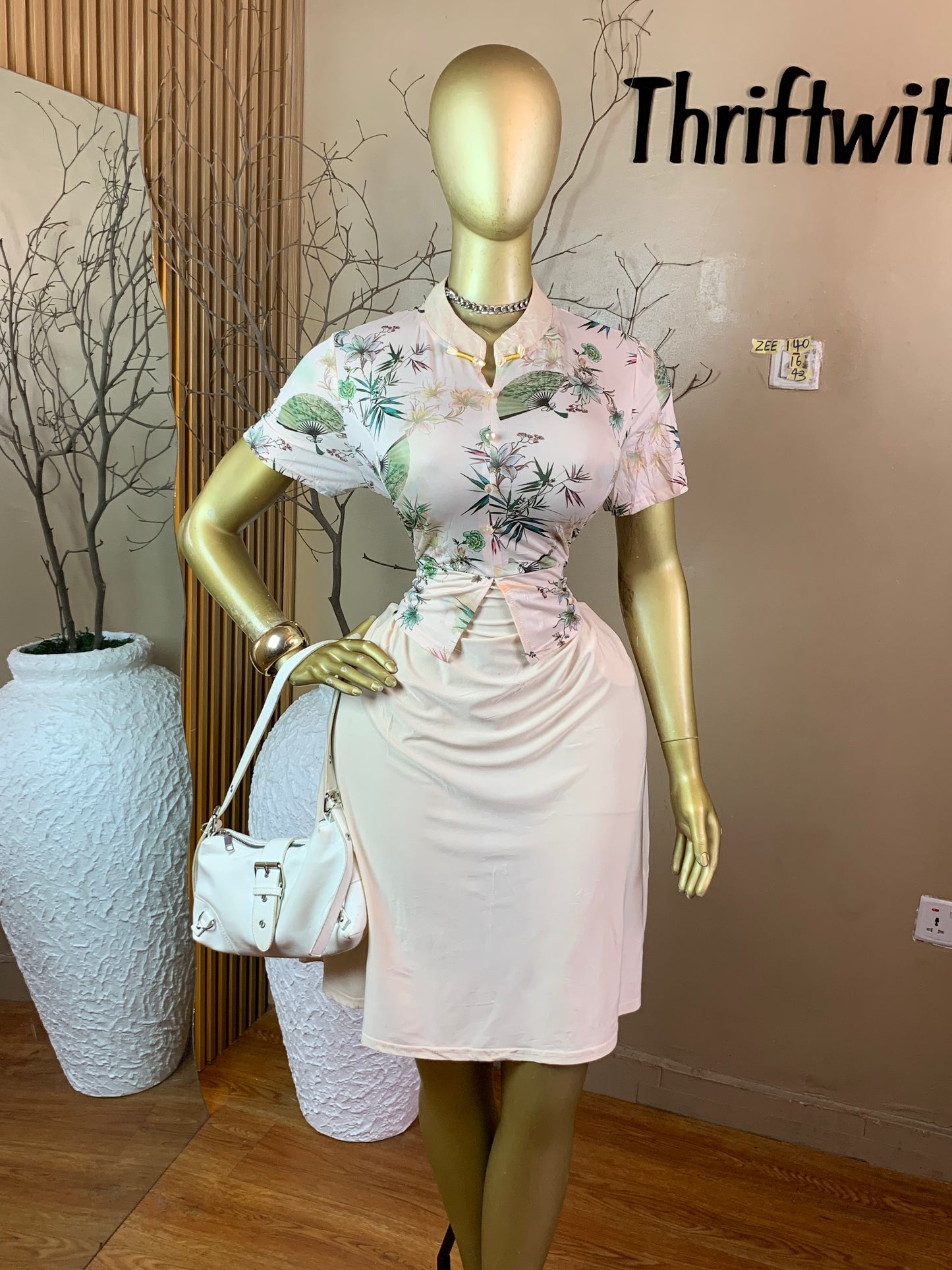 ZEE140 CREAM DRESS SIZE16 Length43