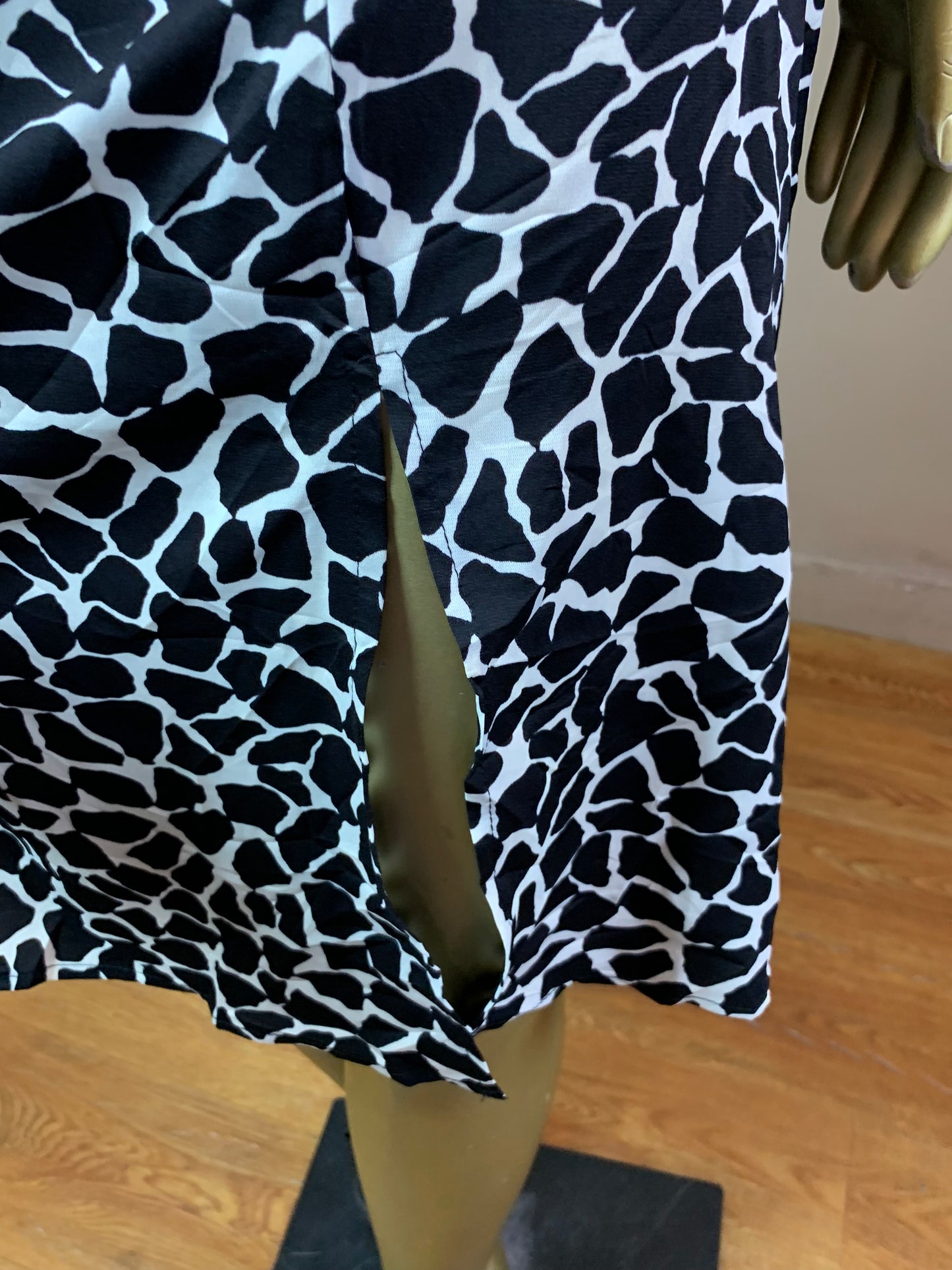 SIZE10 MSH61 WHITE&BLACK SKIRT Length28