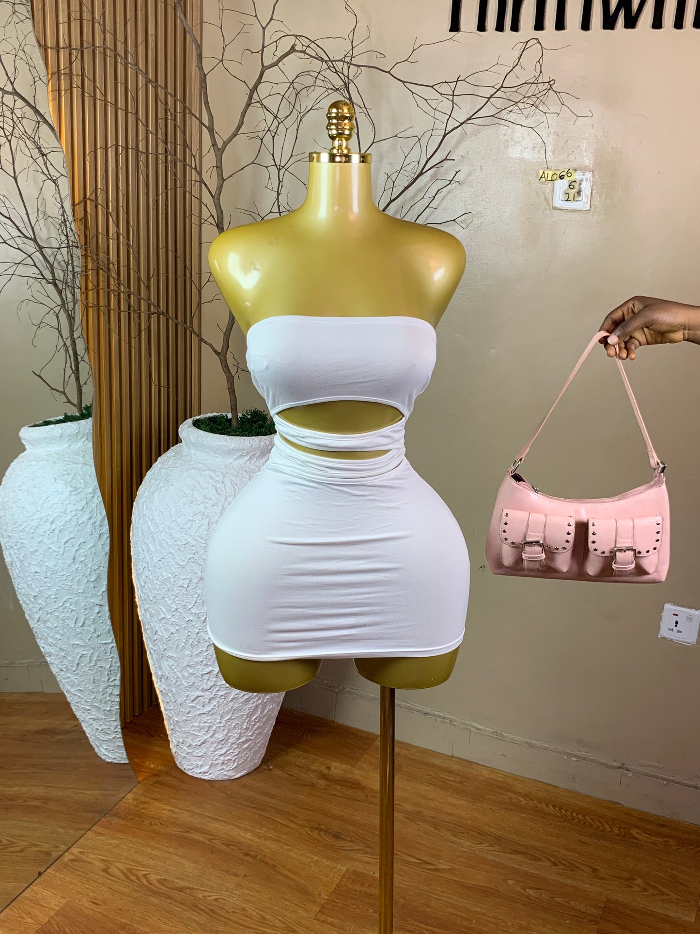 SIZE6 ALO66 WHITE DRESS Length21