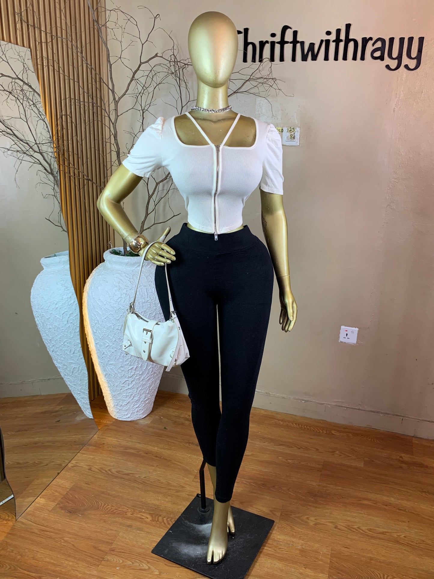 SIZE8 BOLD125 White top only Little stain