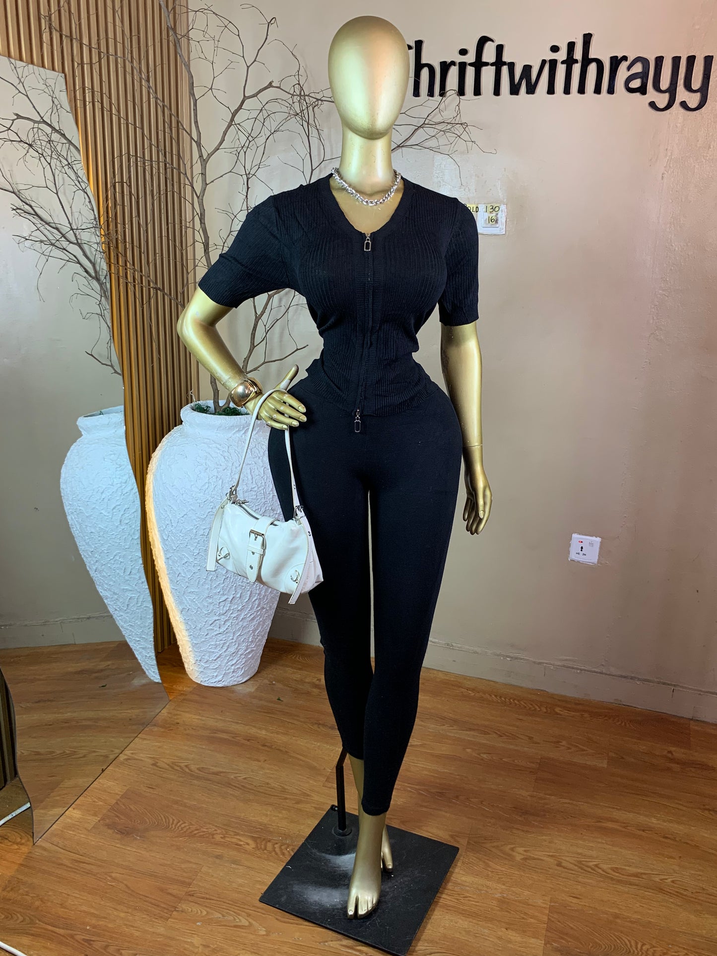 BOLD130 SIZE16 black knit top