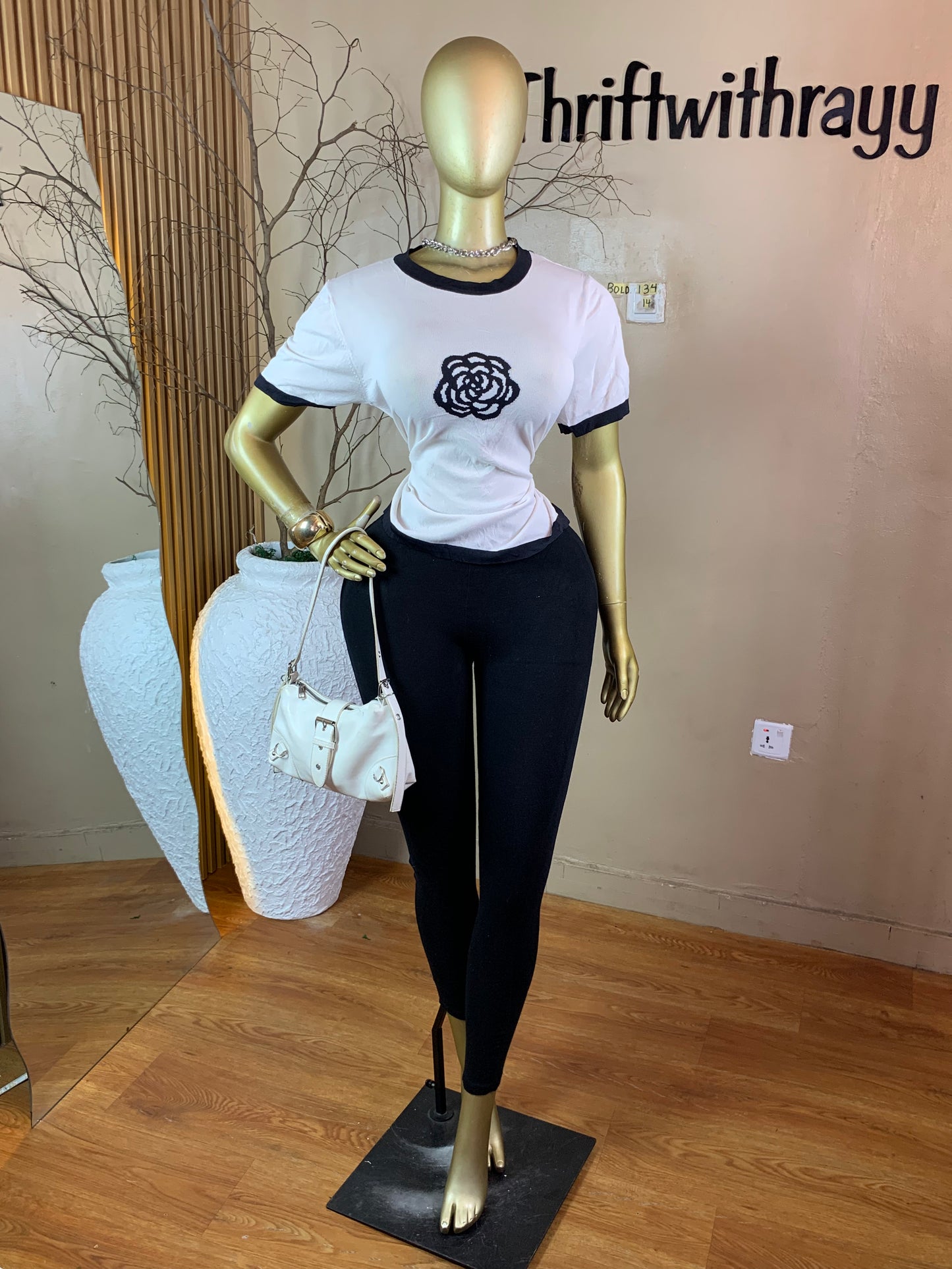 BOLD134 SIZE14 White&black top