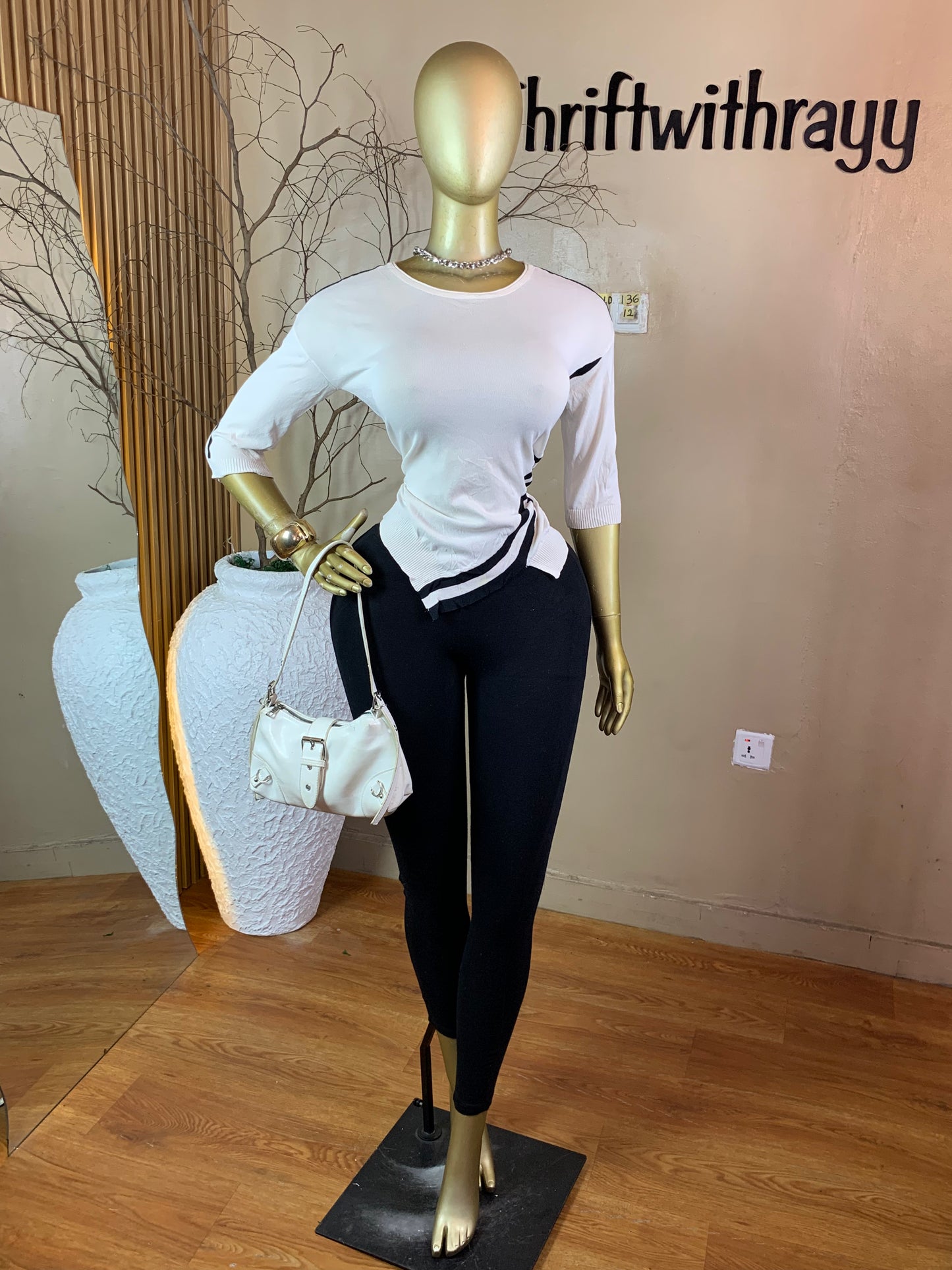 BOLD136 SIZE12 Black&white top