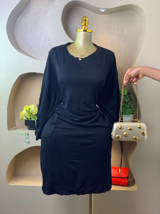 LEO38 BLACK DRESS SIZE20 Length42