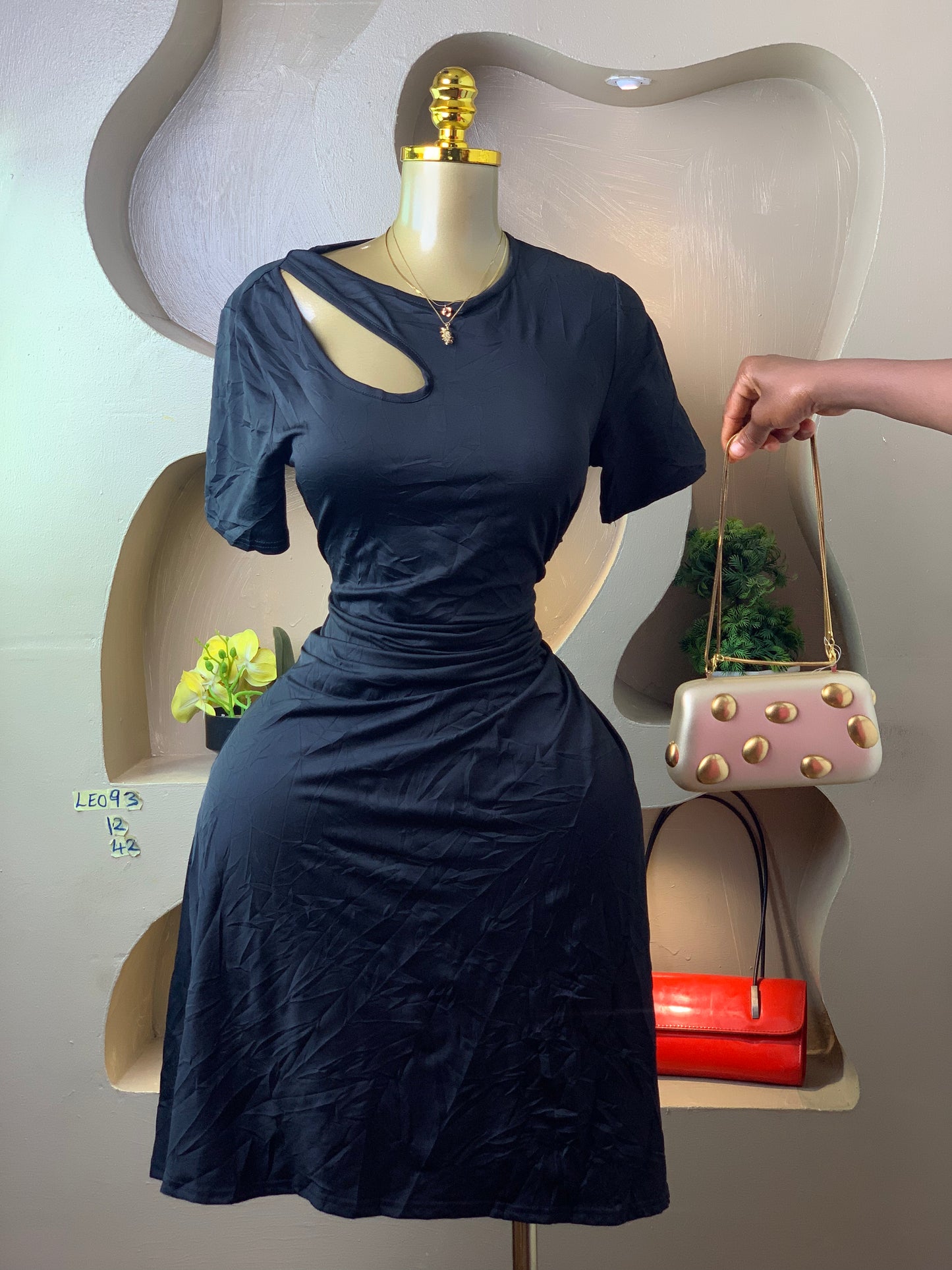 LEO93 BLACK DRESS SIZE12 Length42