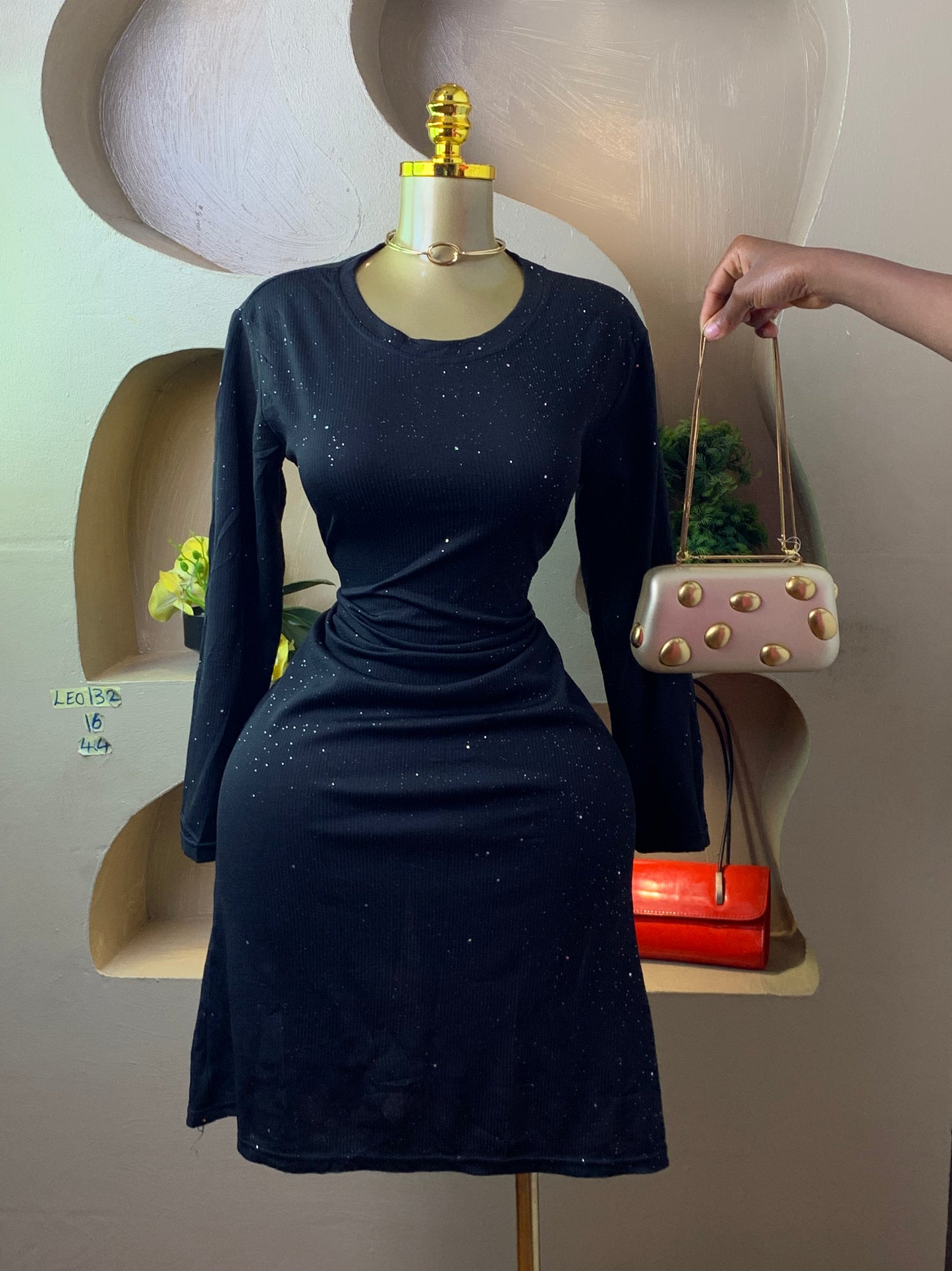 LEO132 BLACK DRESS SIZE16 Length44