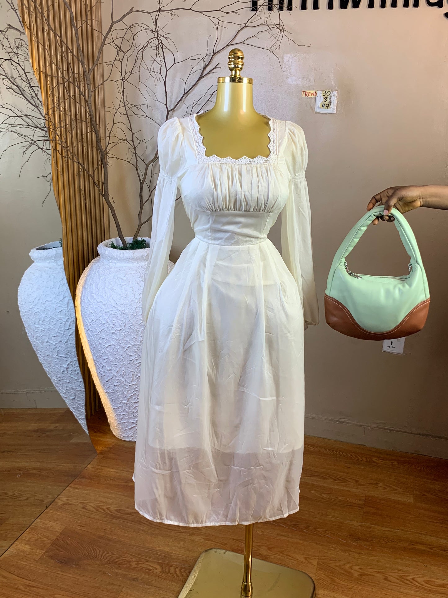 TREND30 SIZE8 Length47 white dress