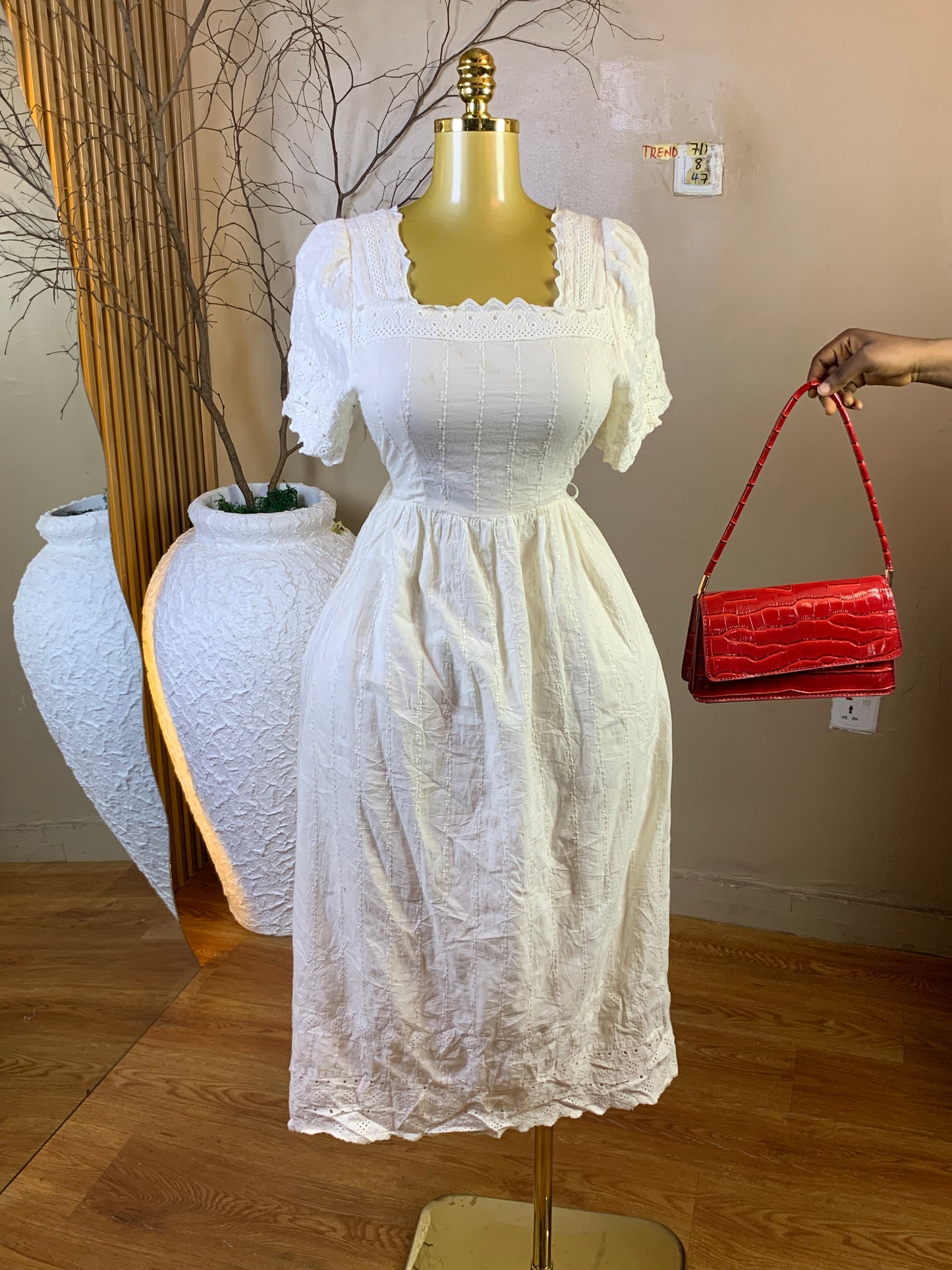TREND71 SIZE8 Length47 white dress