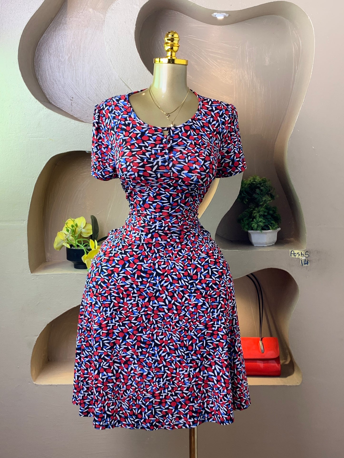 POSH5 FLORAL DRESS SIZE14