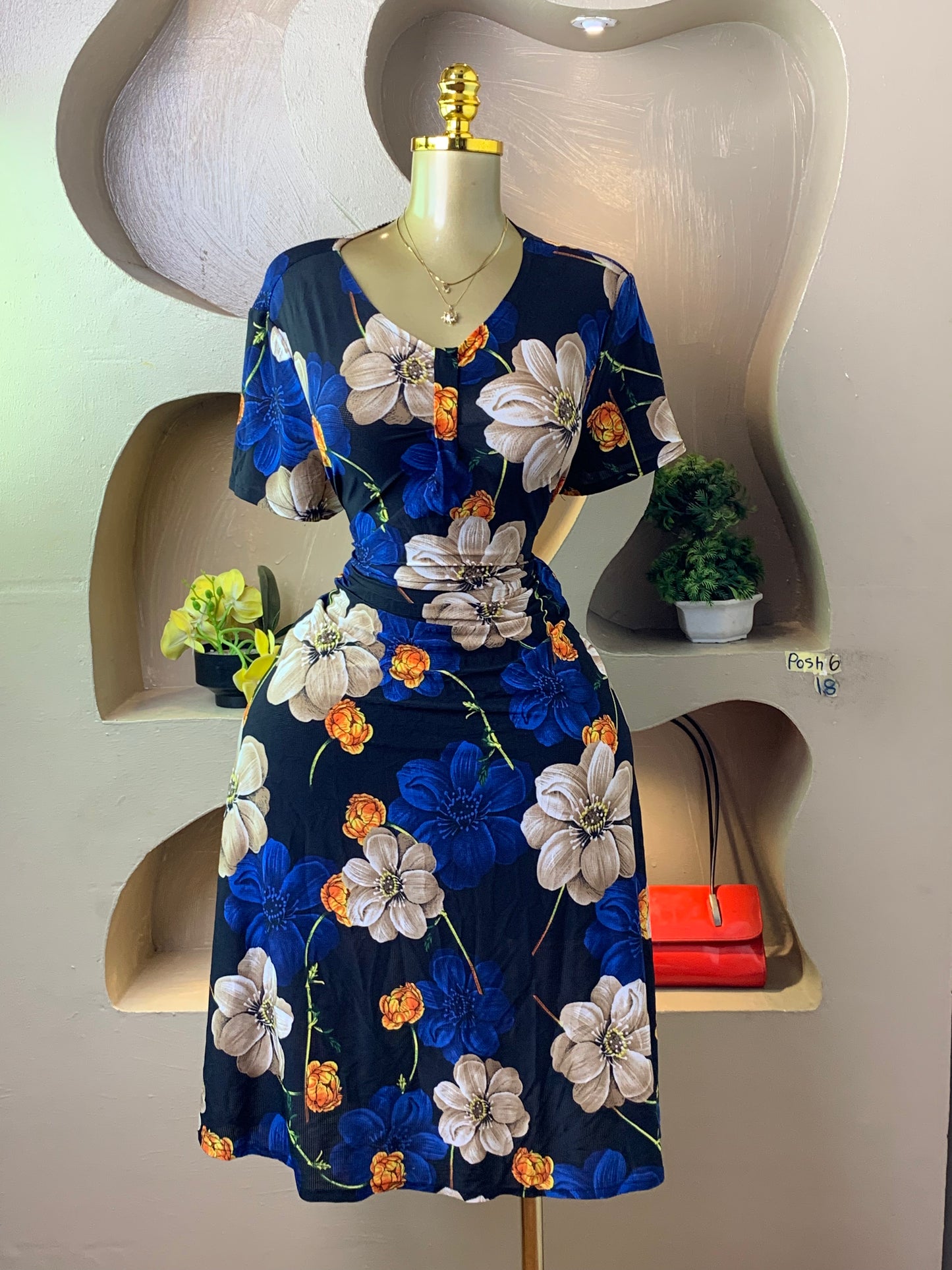 POSH6 FLORAL DRESS SIZE18