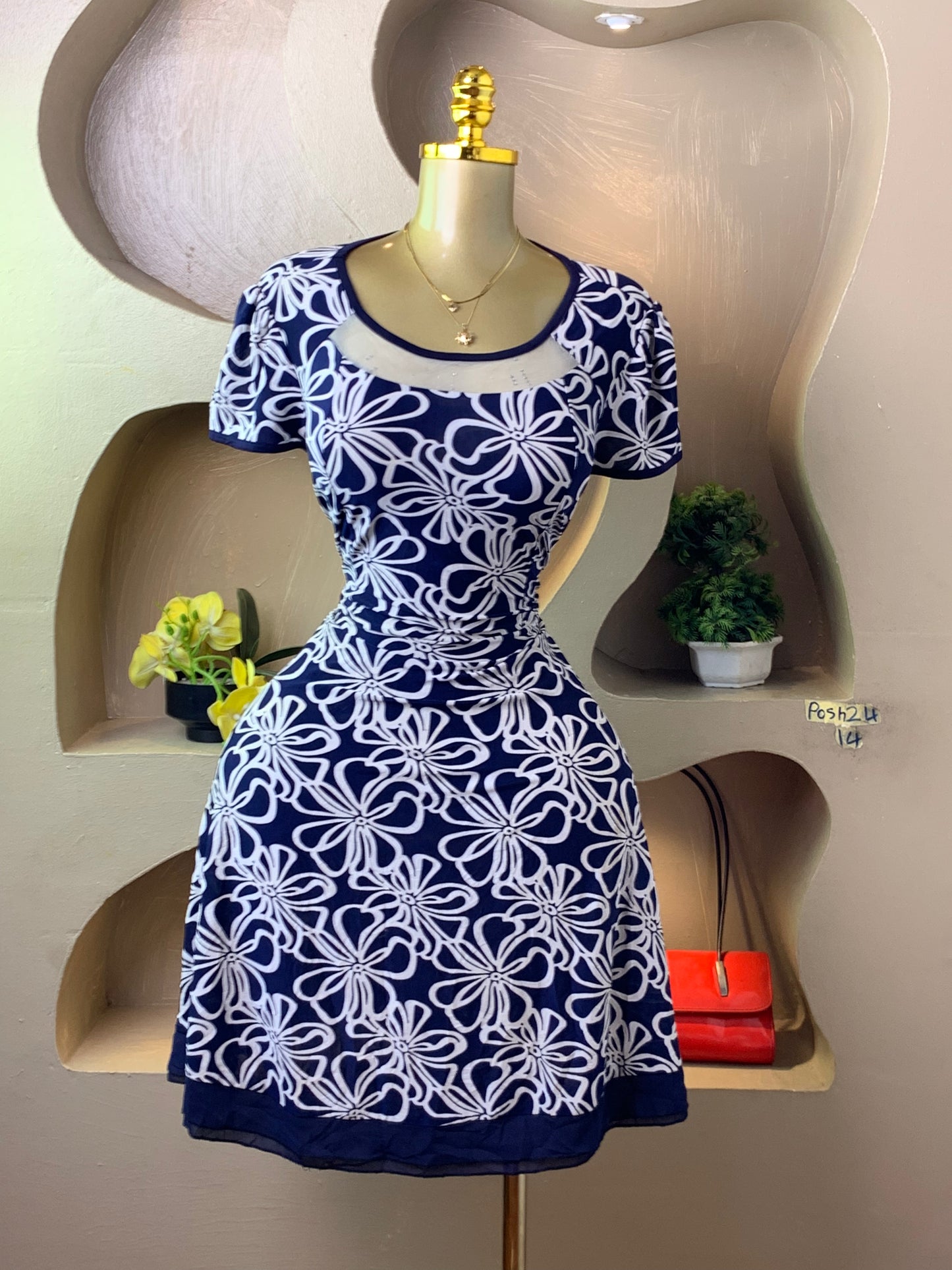 POSH24 FLORAL DRESS SIZE14
