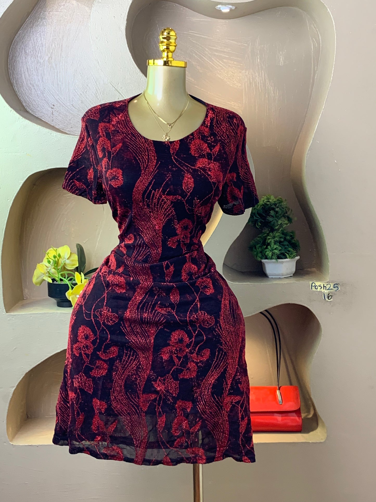 POSH25 FLORAL DRESS SIZE16