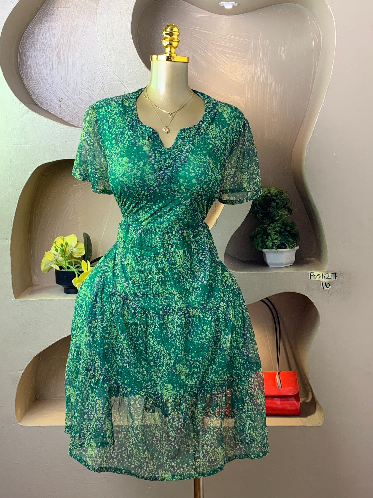 POSH27 FLORAL DRESS SIZE16