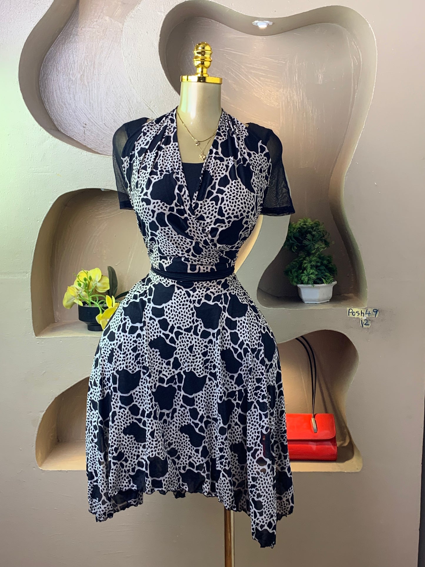 POSH49 BLACK DRESS SIZE12