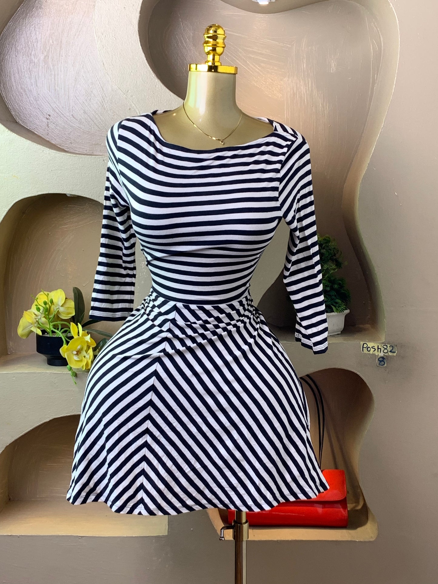 POSH82 BLACK&WHITE DRESS SIZE8