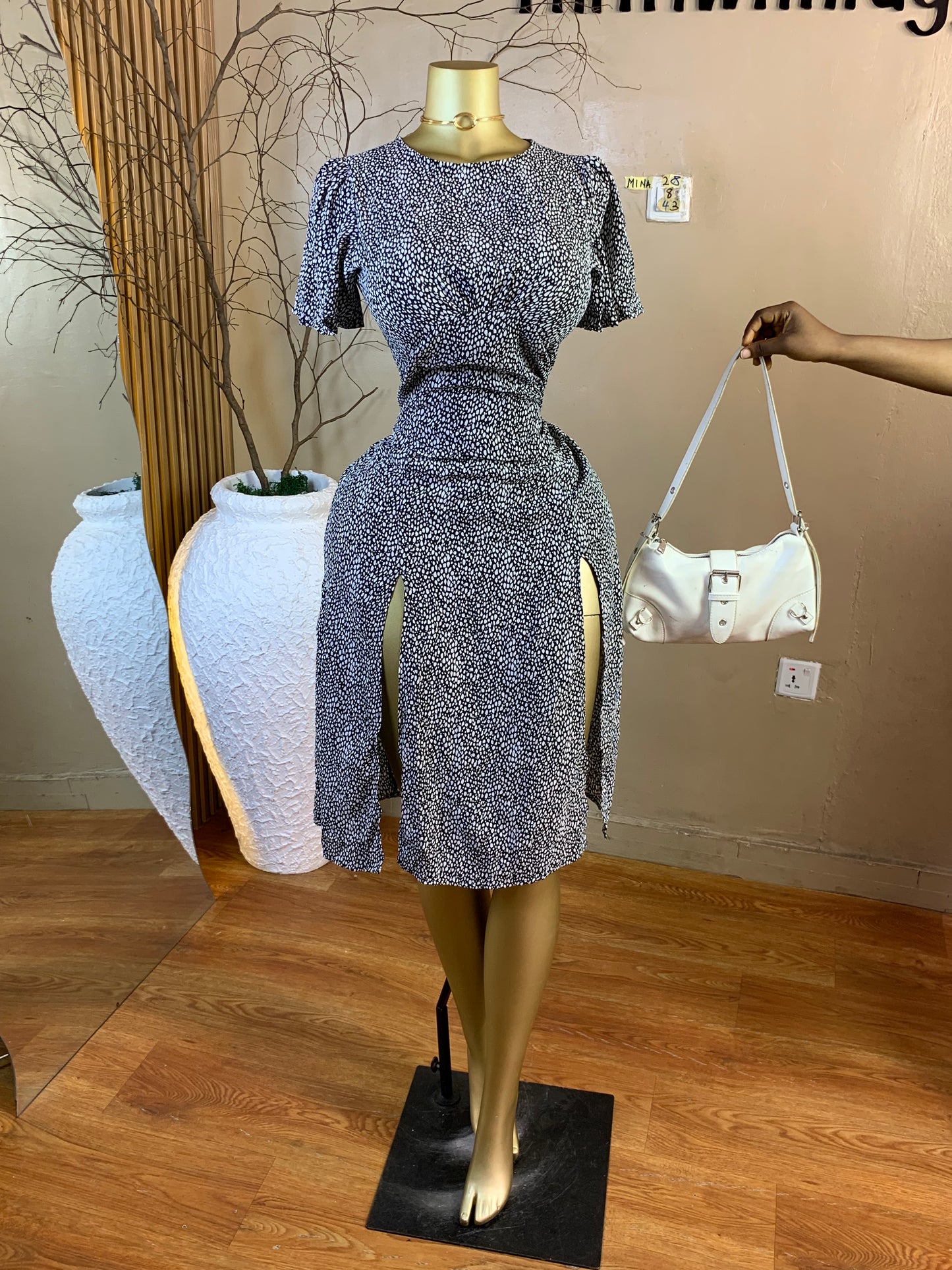 MINA28 SIZE8 Length43 white&black dress