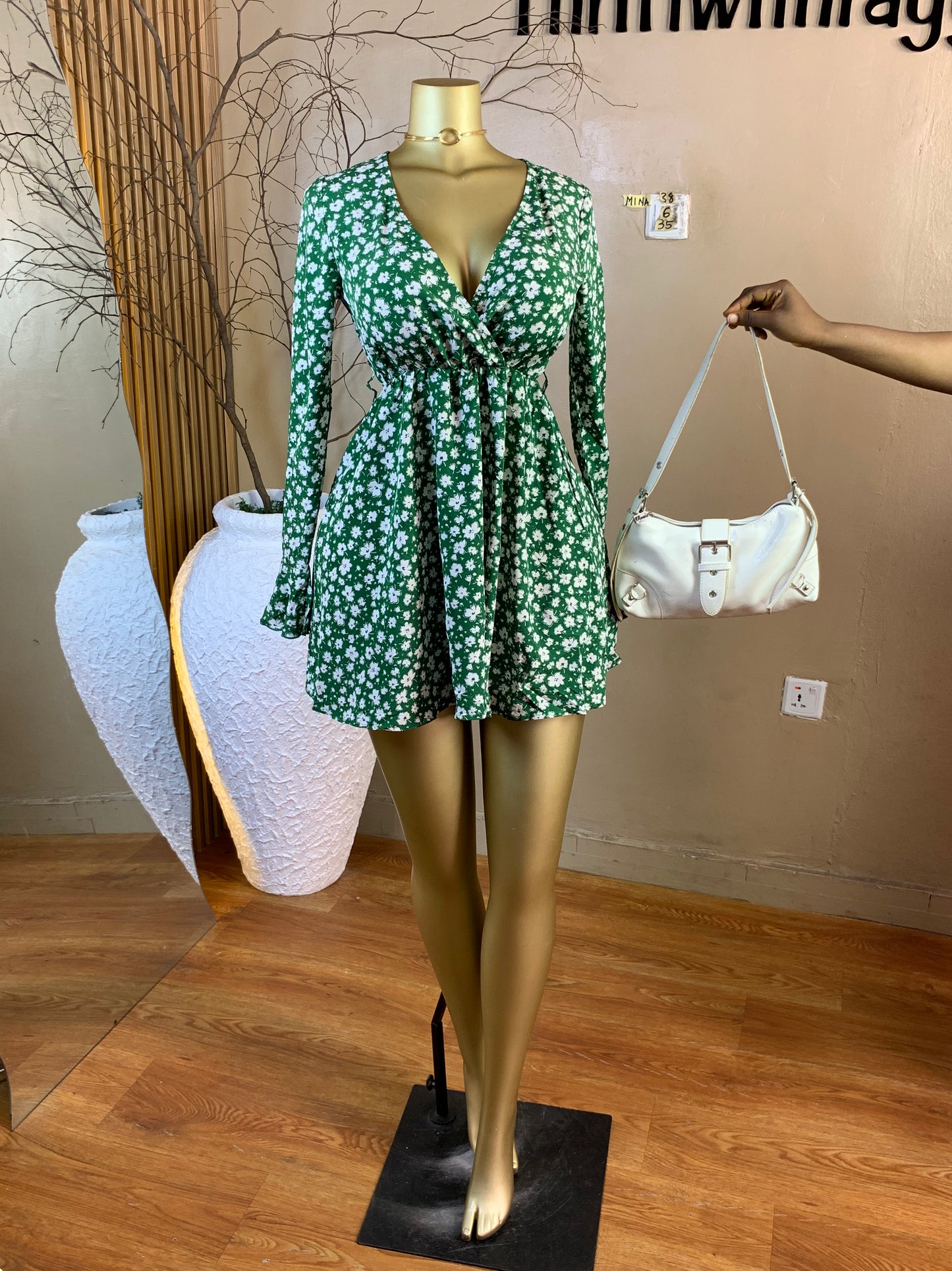 MINA38 SIZE6 Length35 green&white dress