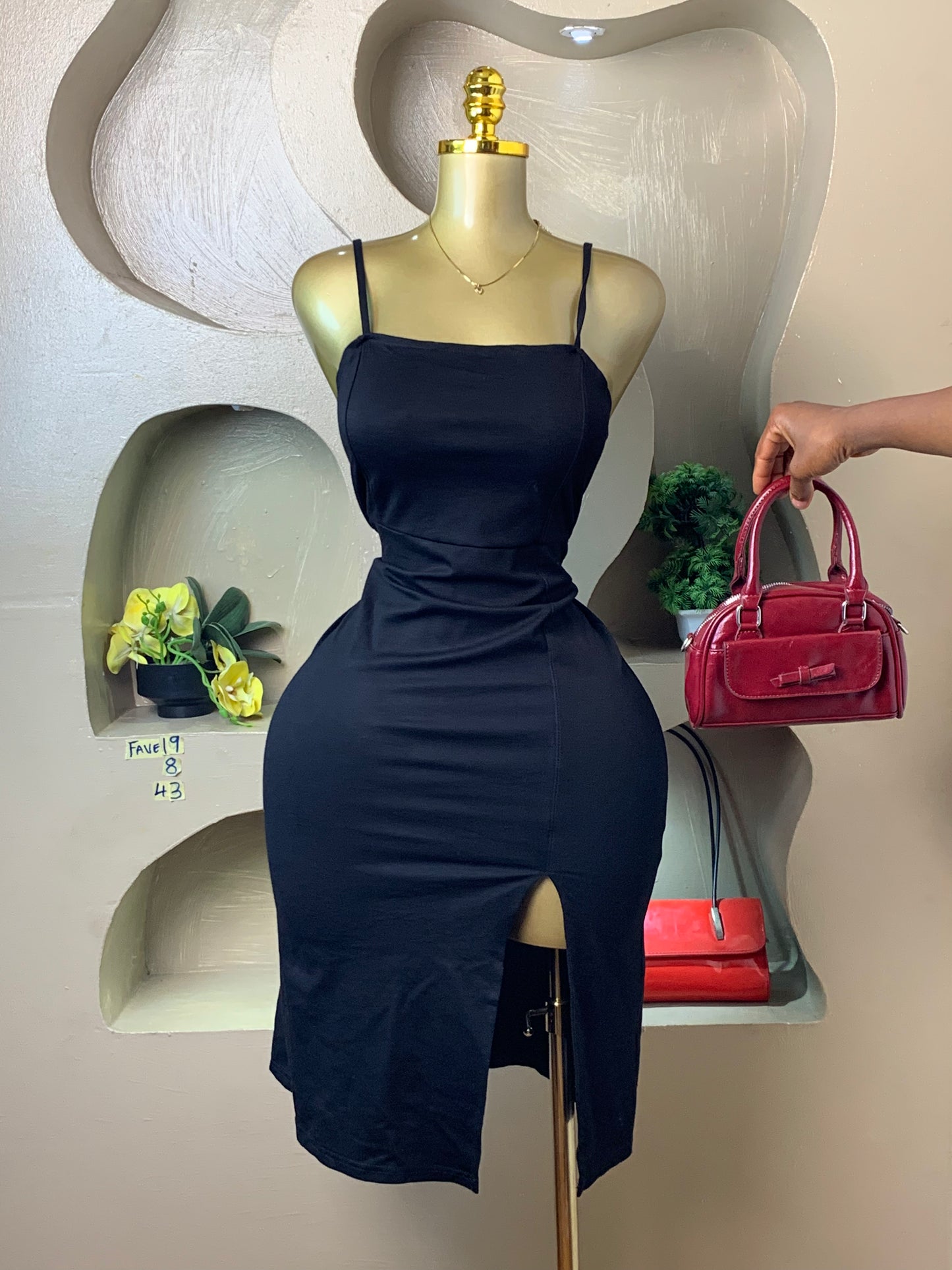 FAVE19 BLACK DRESS SIZE8 Length43