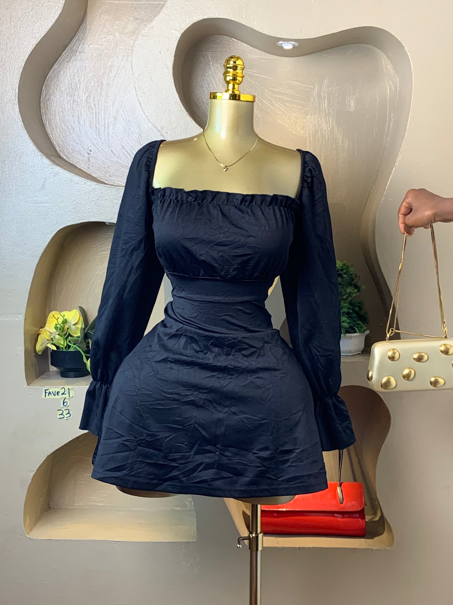 FAVE21 BLACK DRESS SIZE6 Length33
