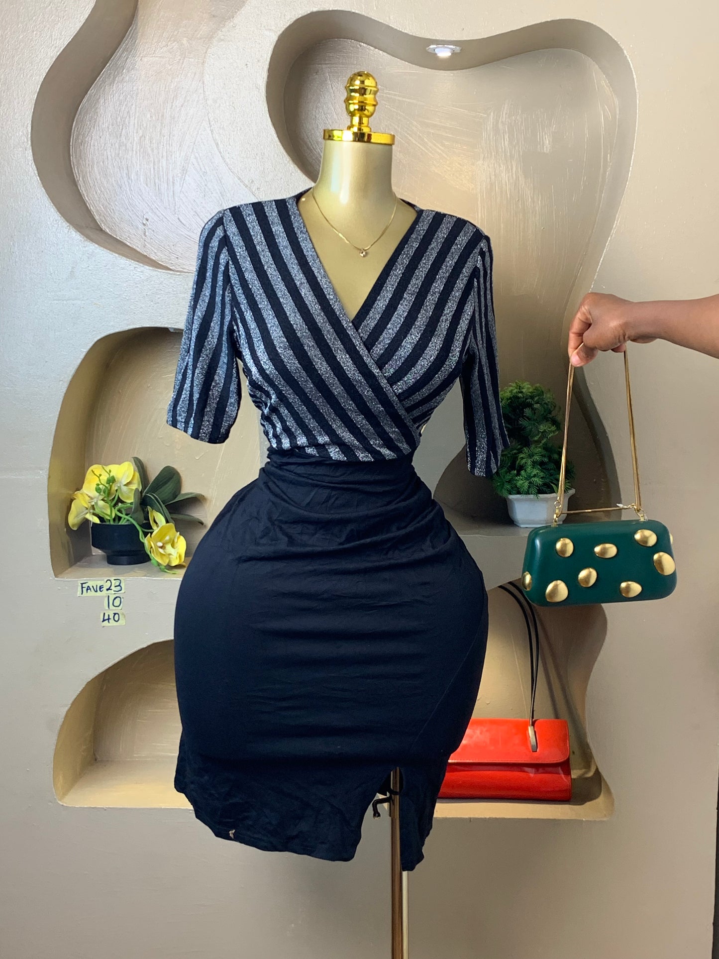 FAVE23 BLACK DRESS SIZE10 Length40